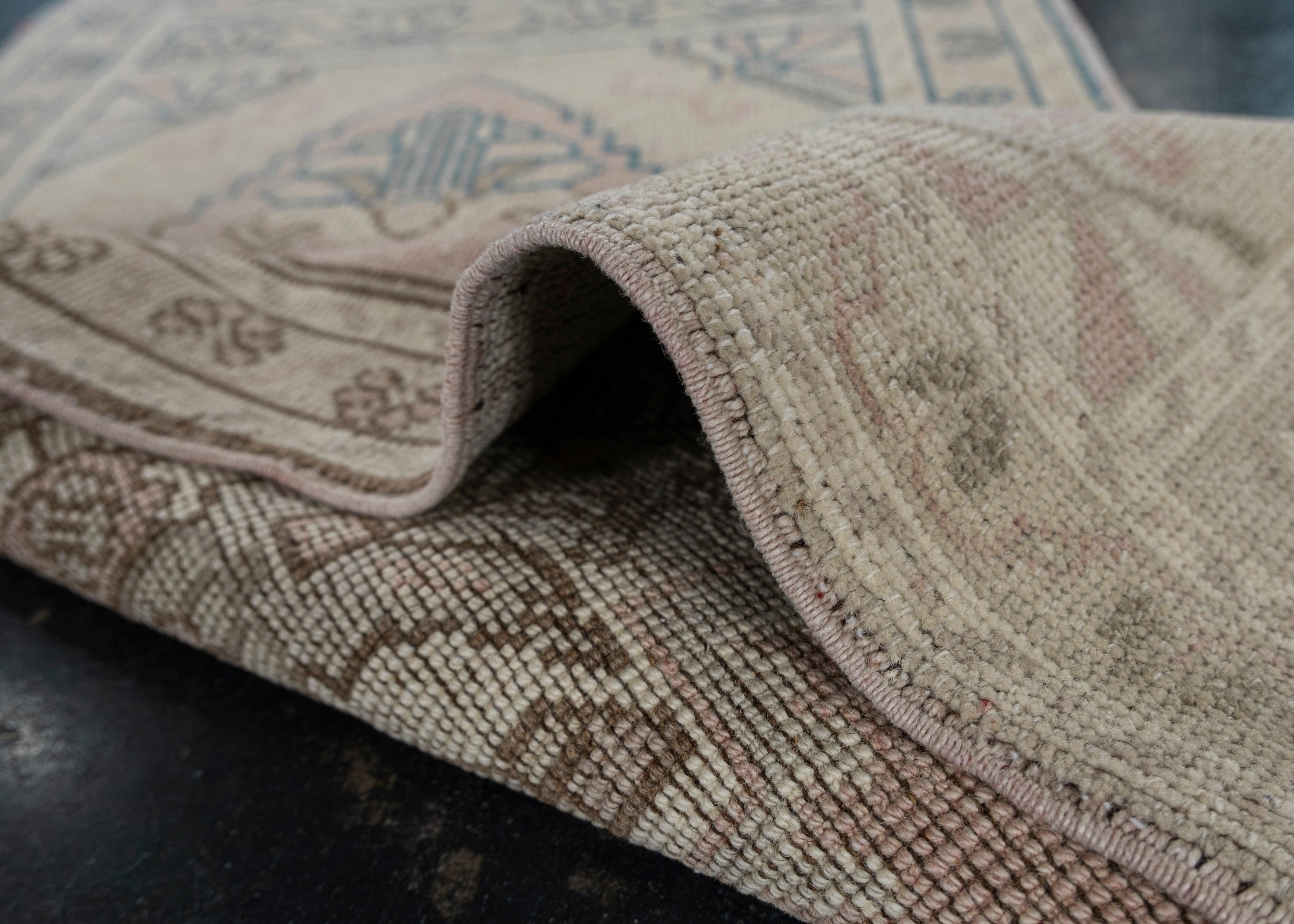 Orientalischer handgeknüpfter türkischer Vintage-Miniteppich 1'9