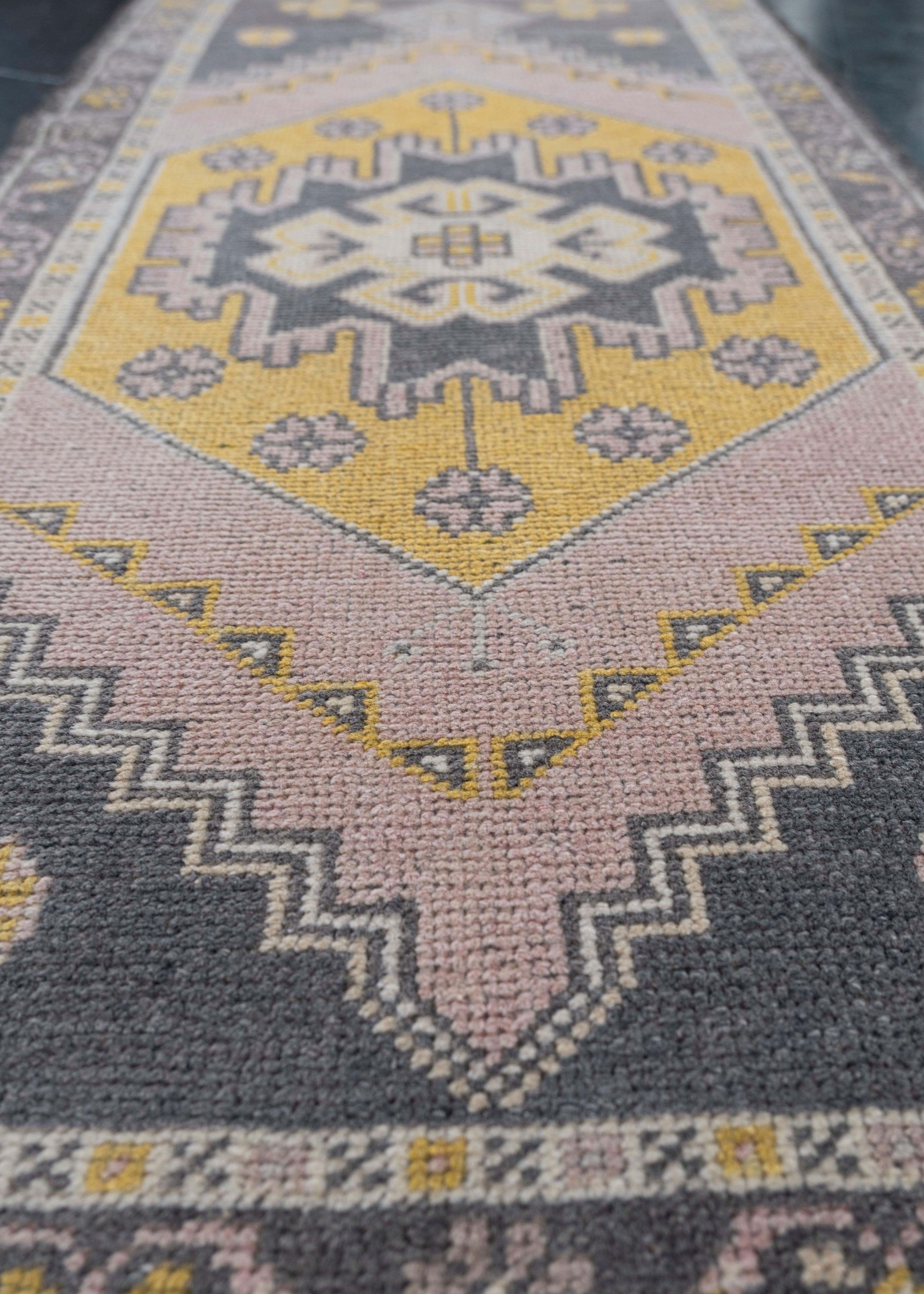 Mini Alfombra Turca Vintage Oriental Anudada a Mano 1'9