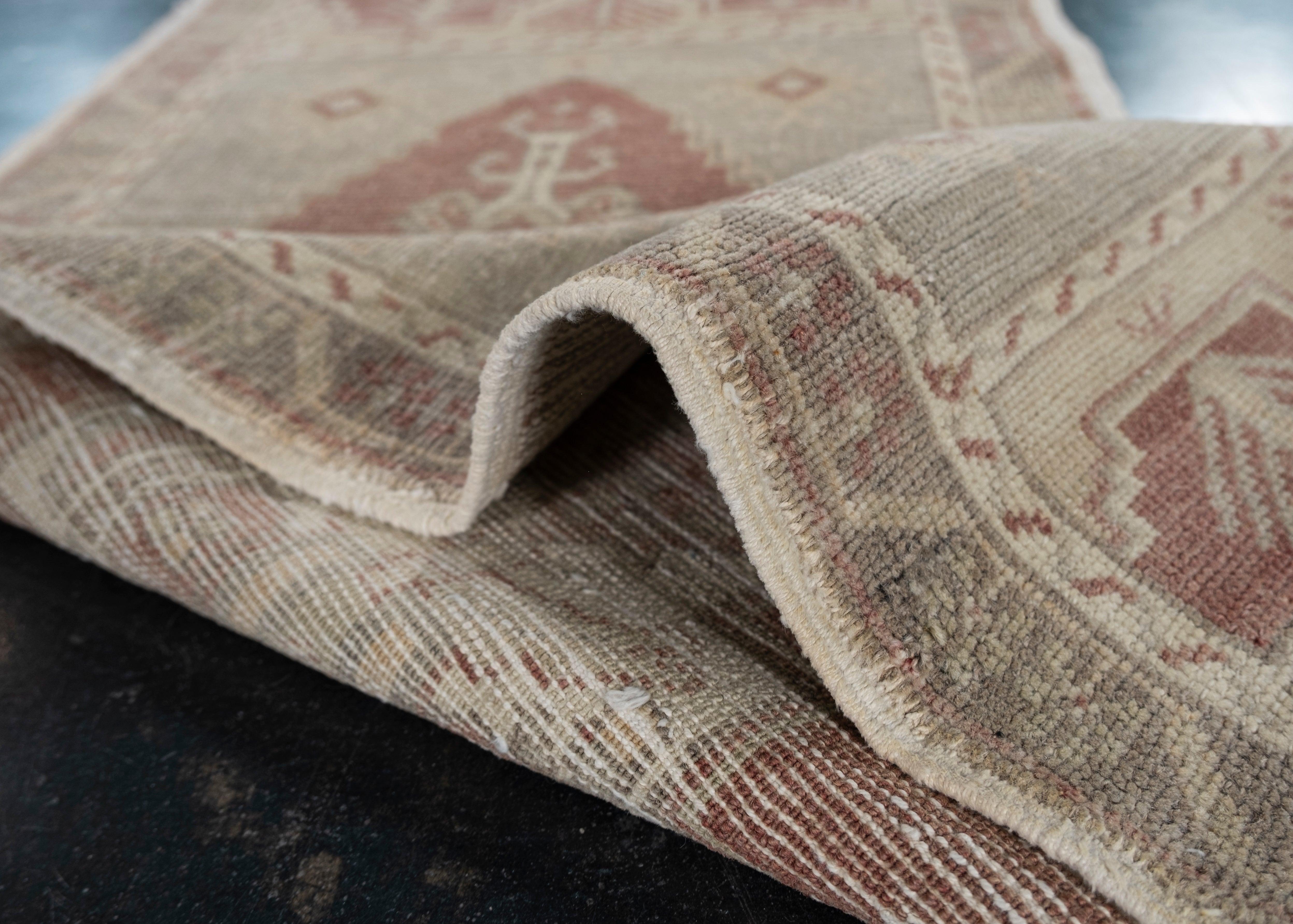 Mini tapis turc vintage noué à la main 1'9