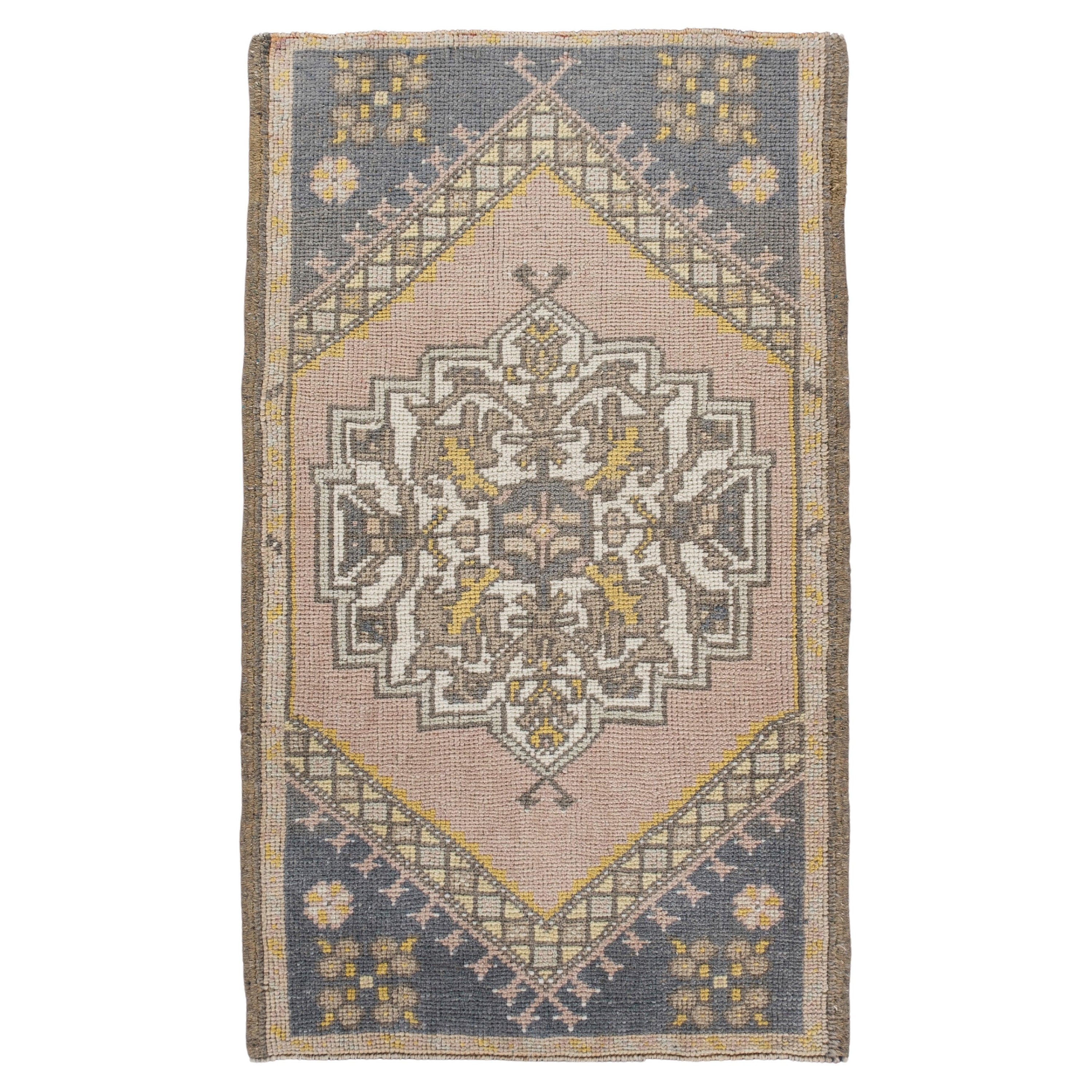 Orientalischer handgeknüpfter türkischer Vintage-Miniteppich 2' x 3'4" #10347