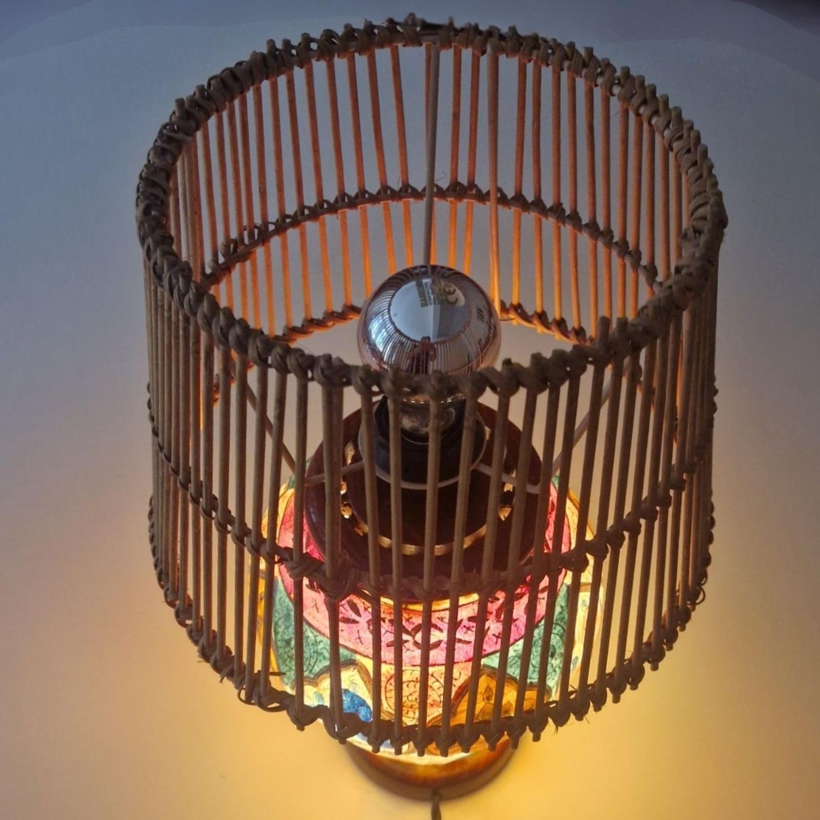 Oriental hand painted leather table lamp, Pakistan 1960s In Good Condition For Sale In ECHT, NL