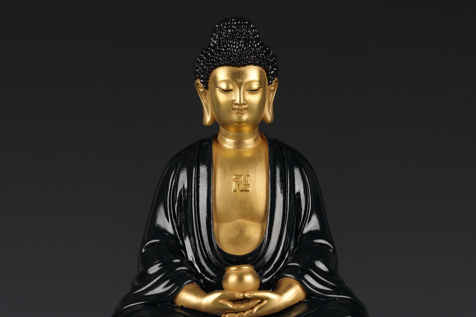 Old Oriental Handgefertigte Buddha-Statue aus Goldporzellan aus Porzellan im Zustand „Hervorragend“ im Angebot in 景德镇市, CN