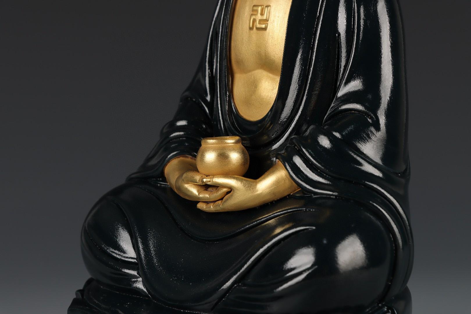 Old Oriental Handgefertigte Buddha-Statue aus Goldporzellan aus Porzellan im Angebot 1
