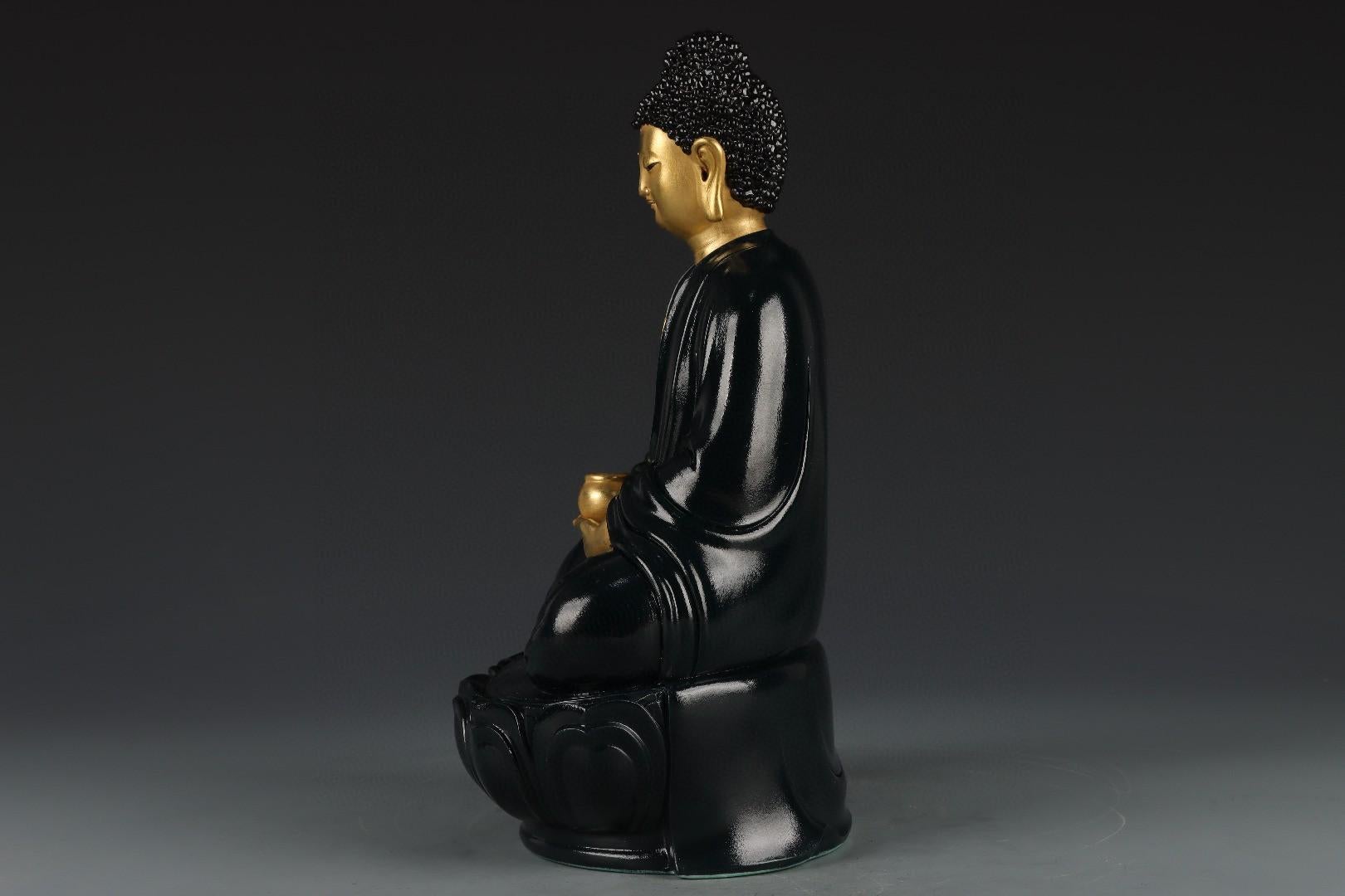 Old Oriental Handgefertigte Buddha-Statue aus Goldporzellan aus Porzellan im Angebot 2