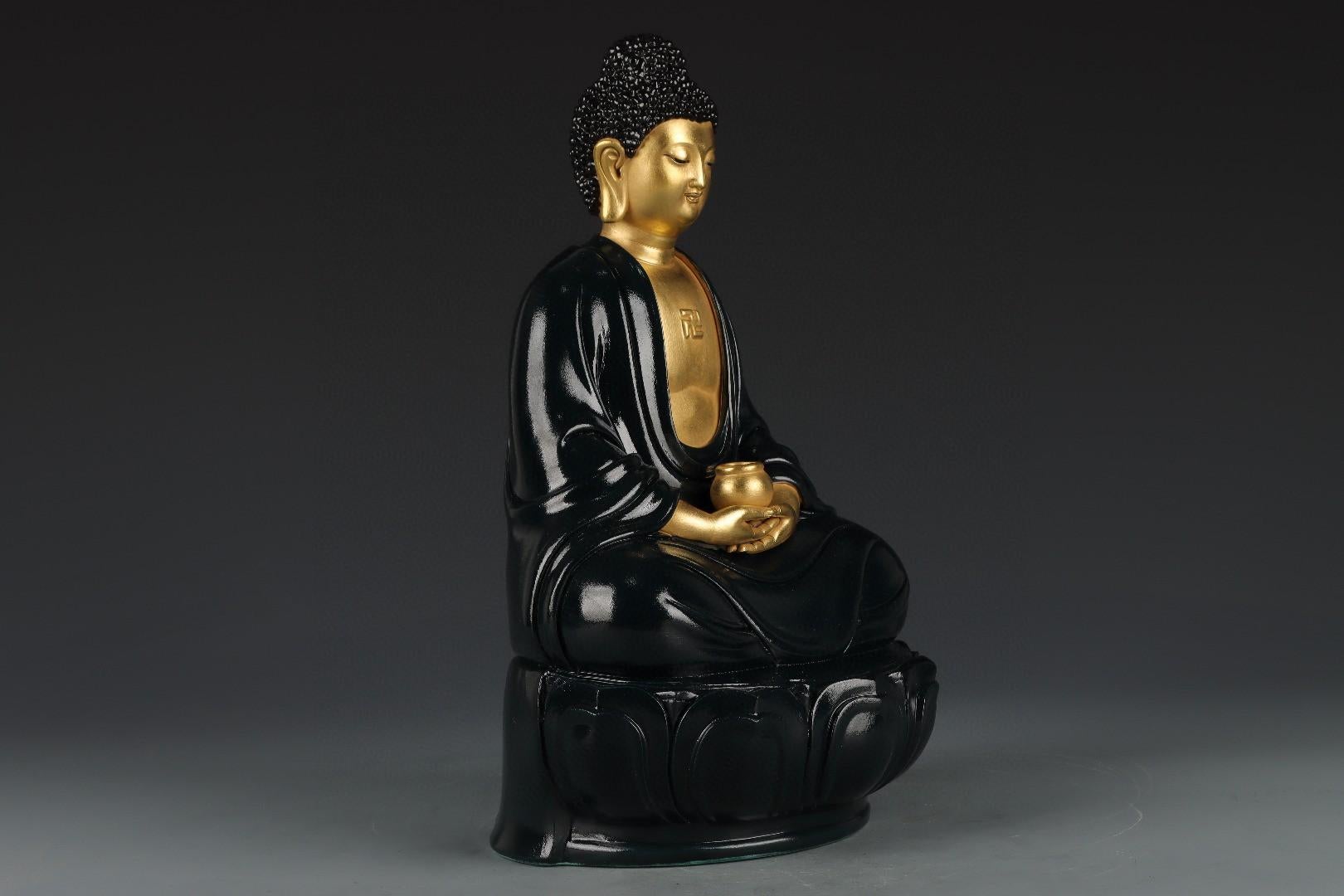 Old Oriental Handgefertigter goldener Porzellan-Buddha mit schwarzer Robenstatue aus Porzellan im Angebot 4