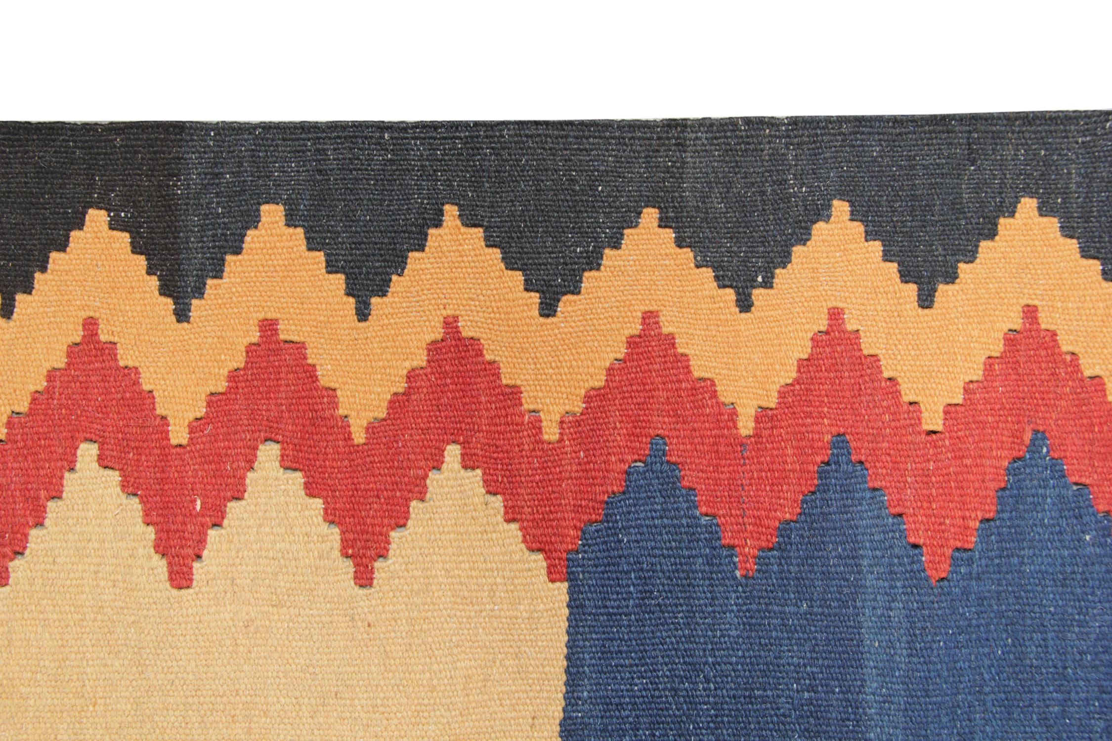 Orientalischer handgefertigter Kelim-Teppich aus Wolle in Beige und Blau, Stammeskunst (Indisch)