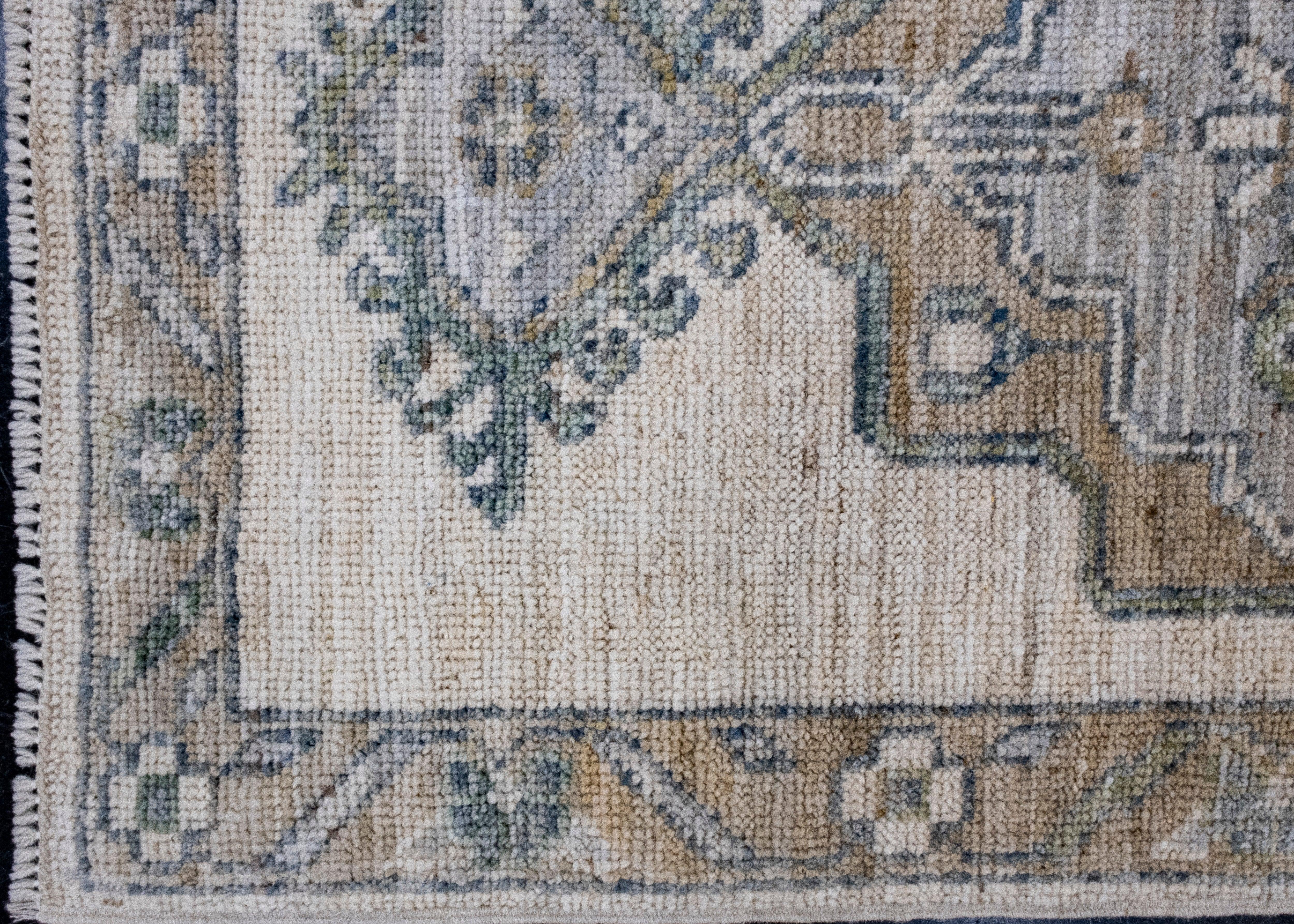 Orientalischer handgefertigter Oushak-Teppich 2'1