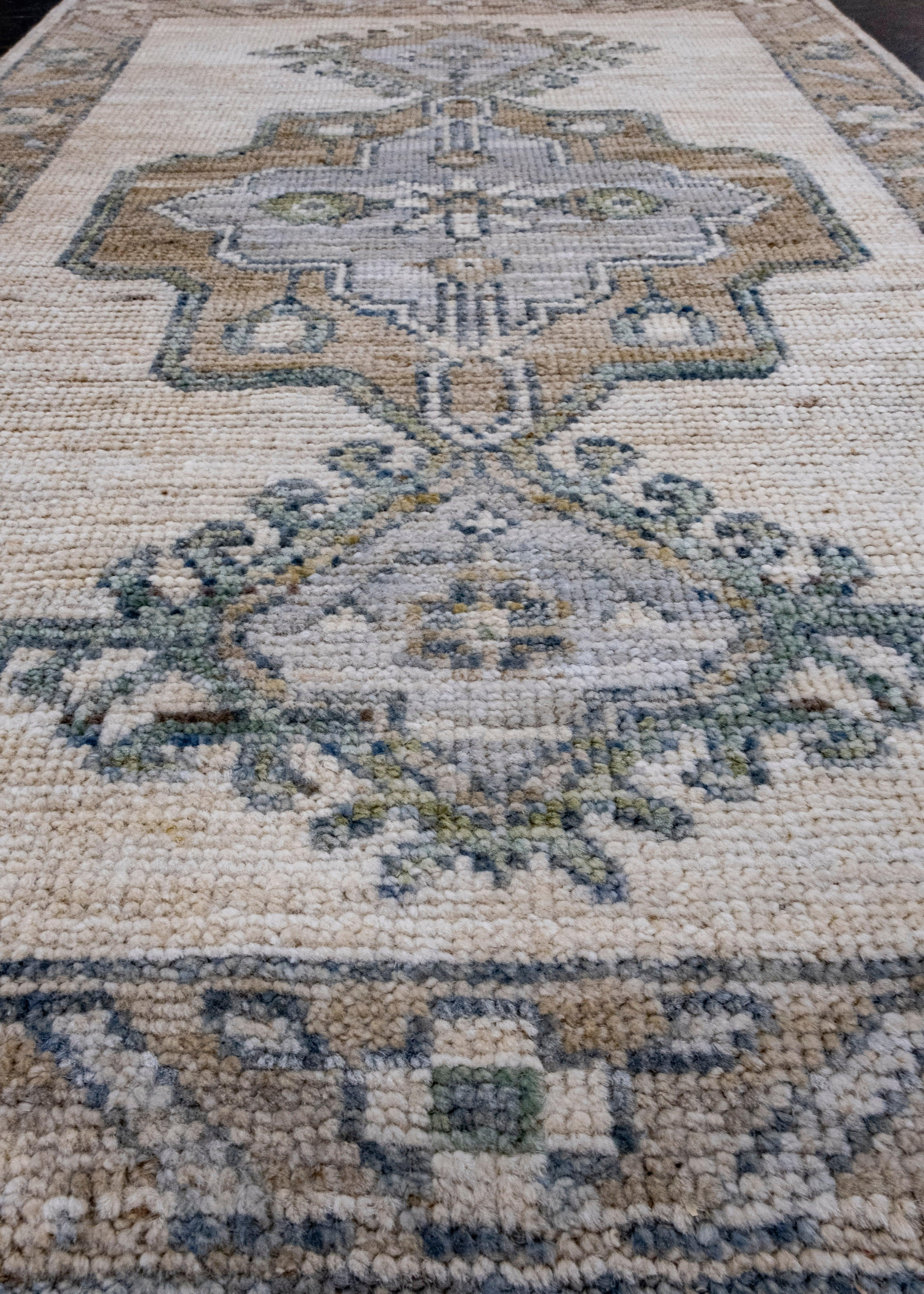 Orientalischer handgefertigter Oushak-Teppich 2'1