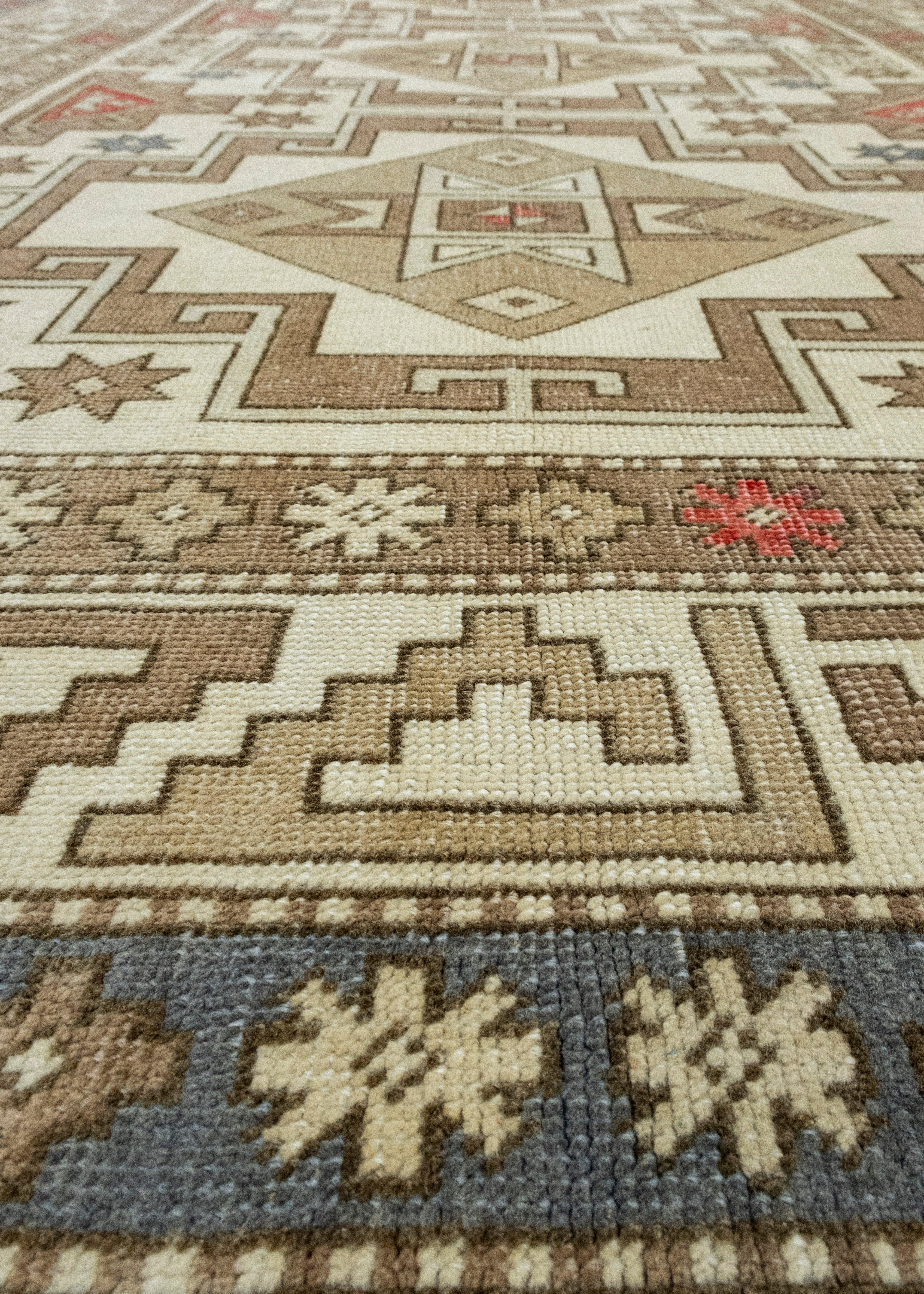 Oriental Handwoven Vintage Rug 6'7