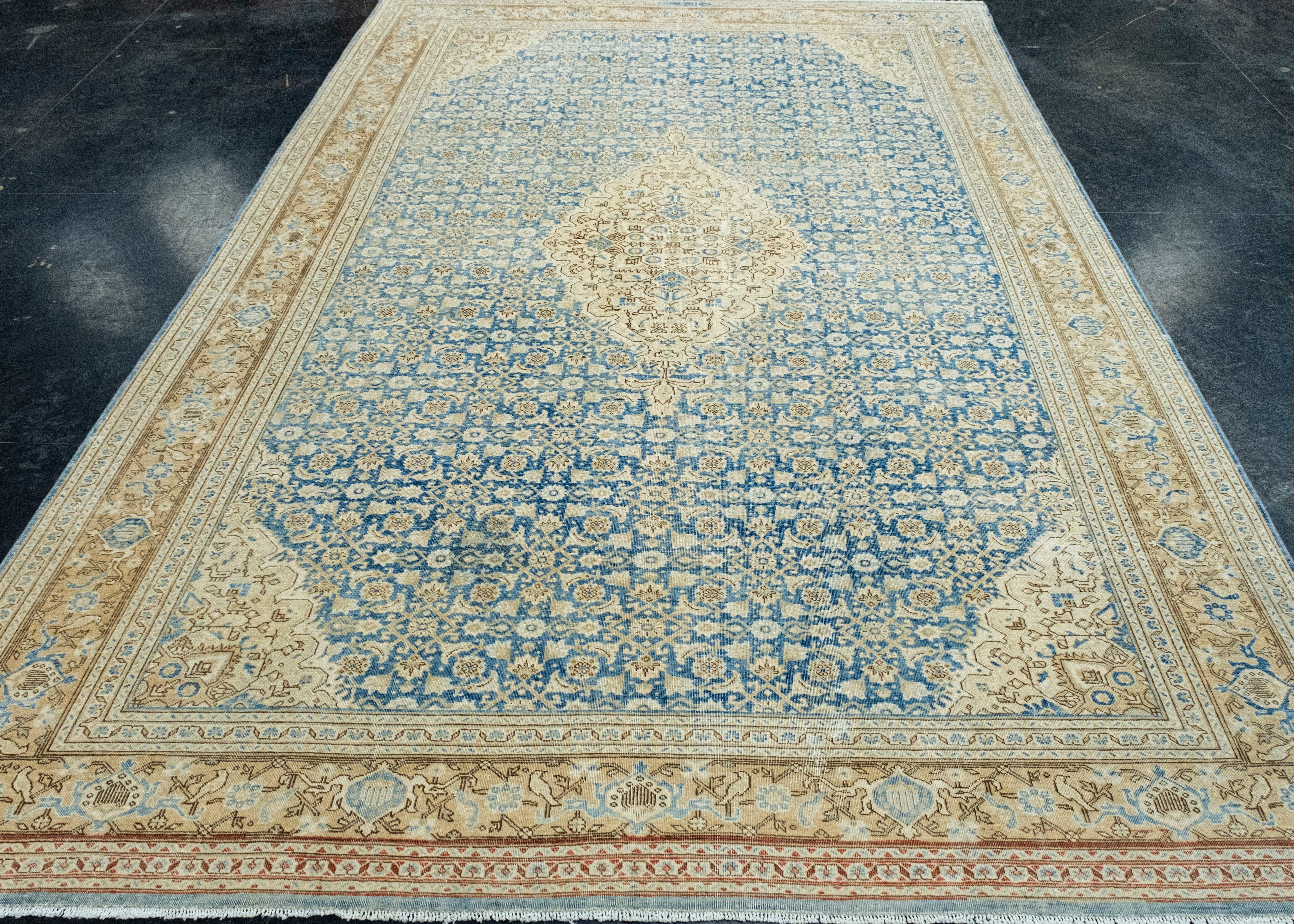 Oriental Handwoven Vintage Rug 7'2