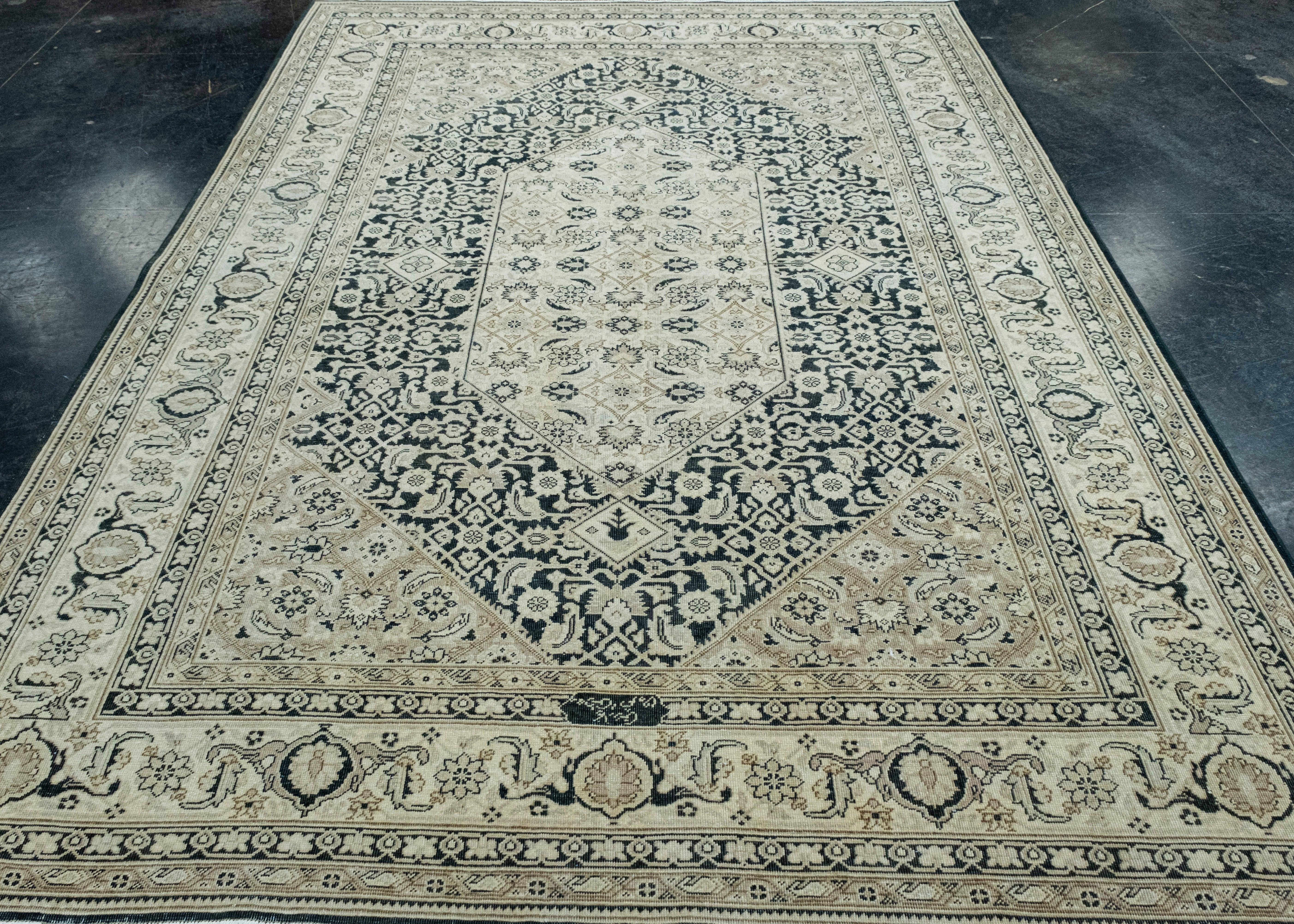 Oriental Handwoven Vintage Rug 7'3