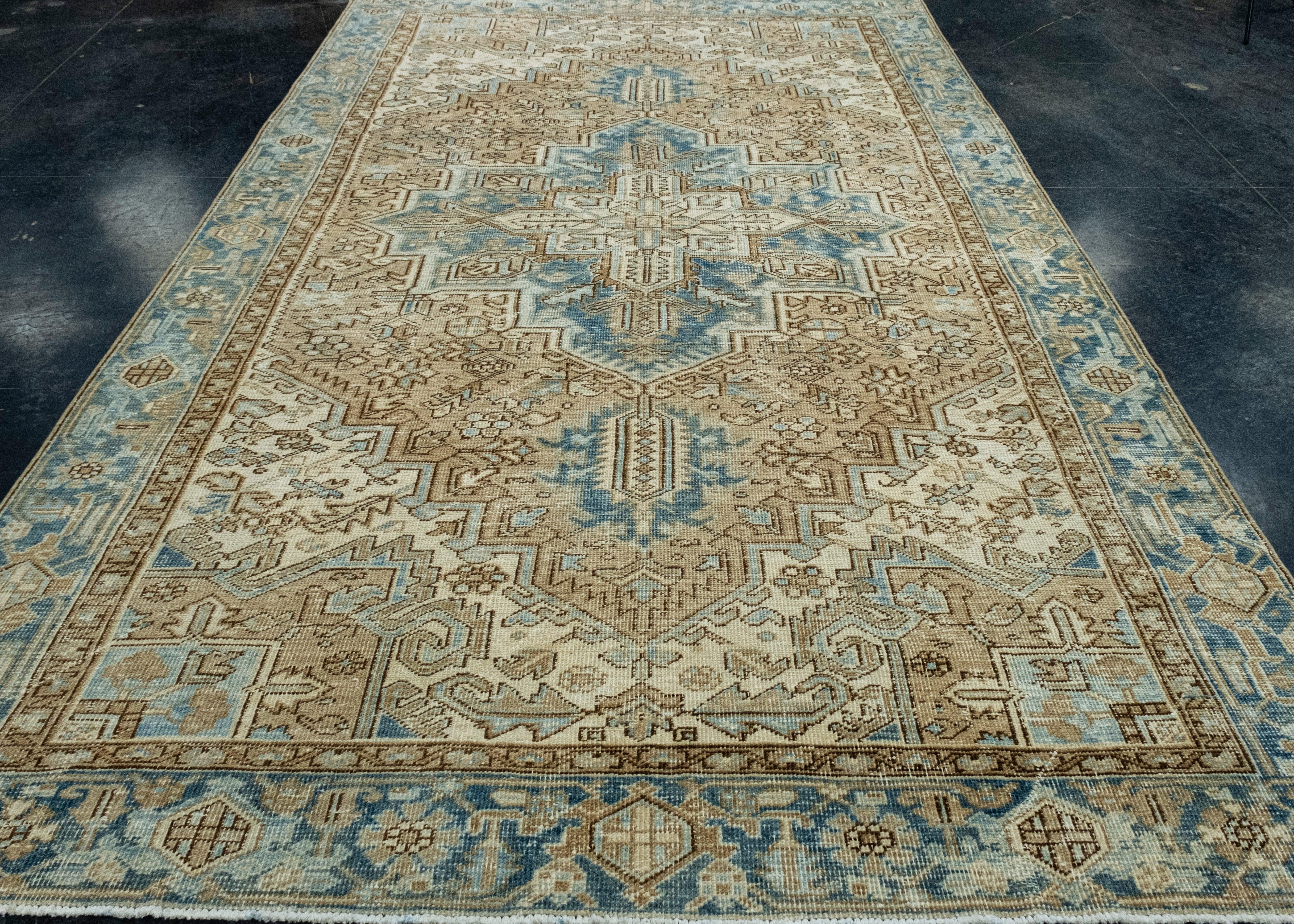 Oriental Handwoven Vintage Rug 7'5