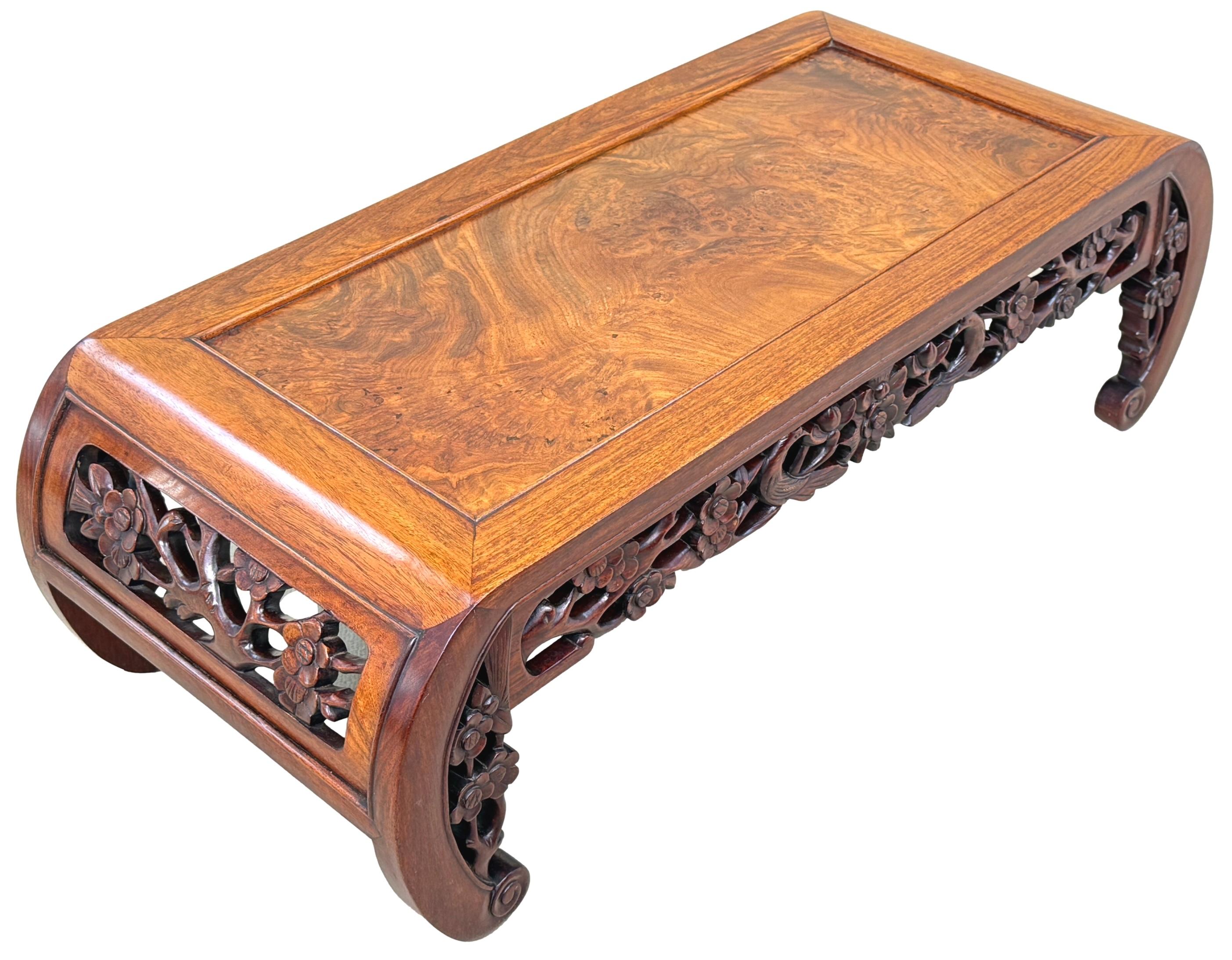 Tavolino orientale in legno duro del XIX secolo per l'oppio in vendita 1