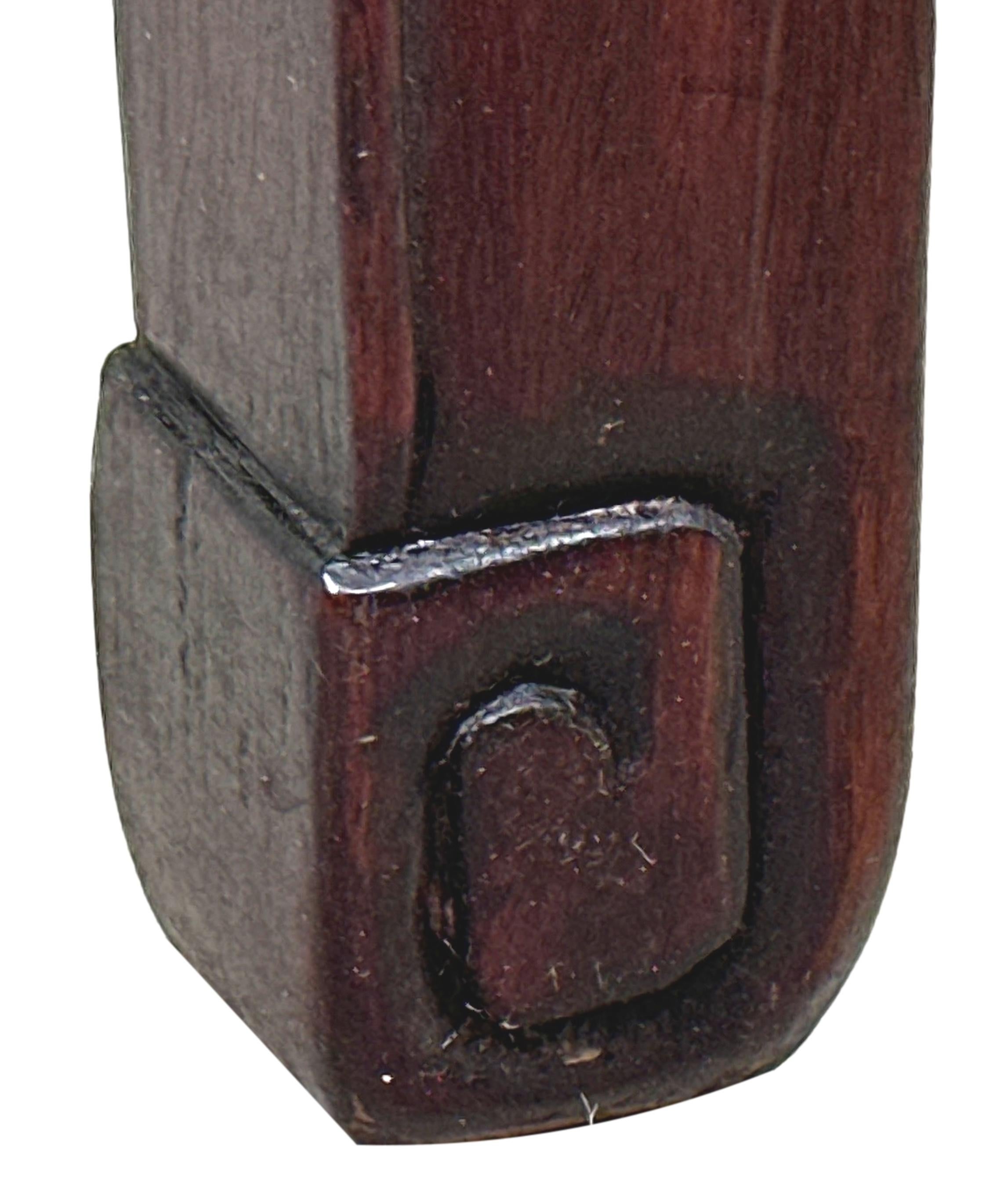 Table de lampe à deux niveaux en bois dur oriental en vente 1