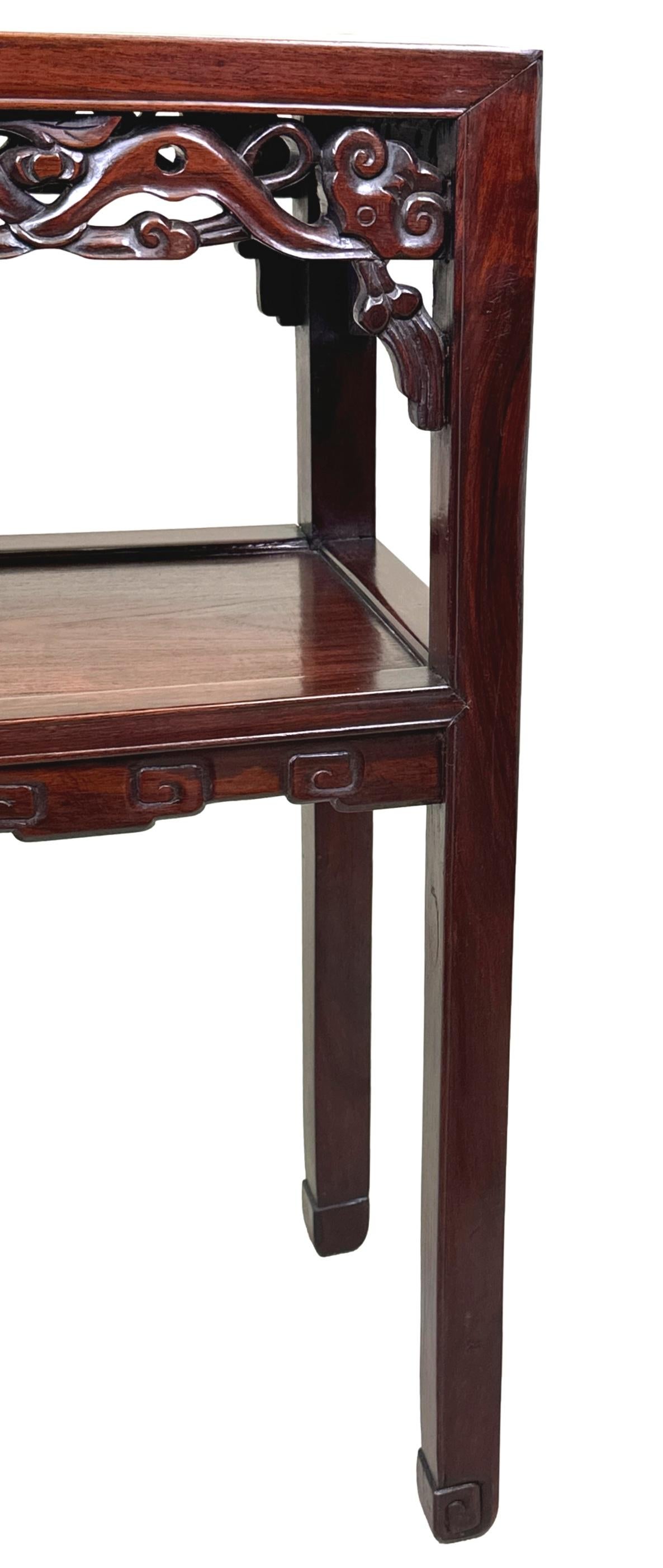 Table de lampe à deux niveaux en bois dur oriental en vente 2