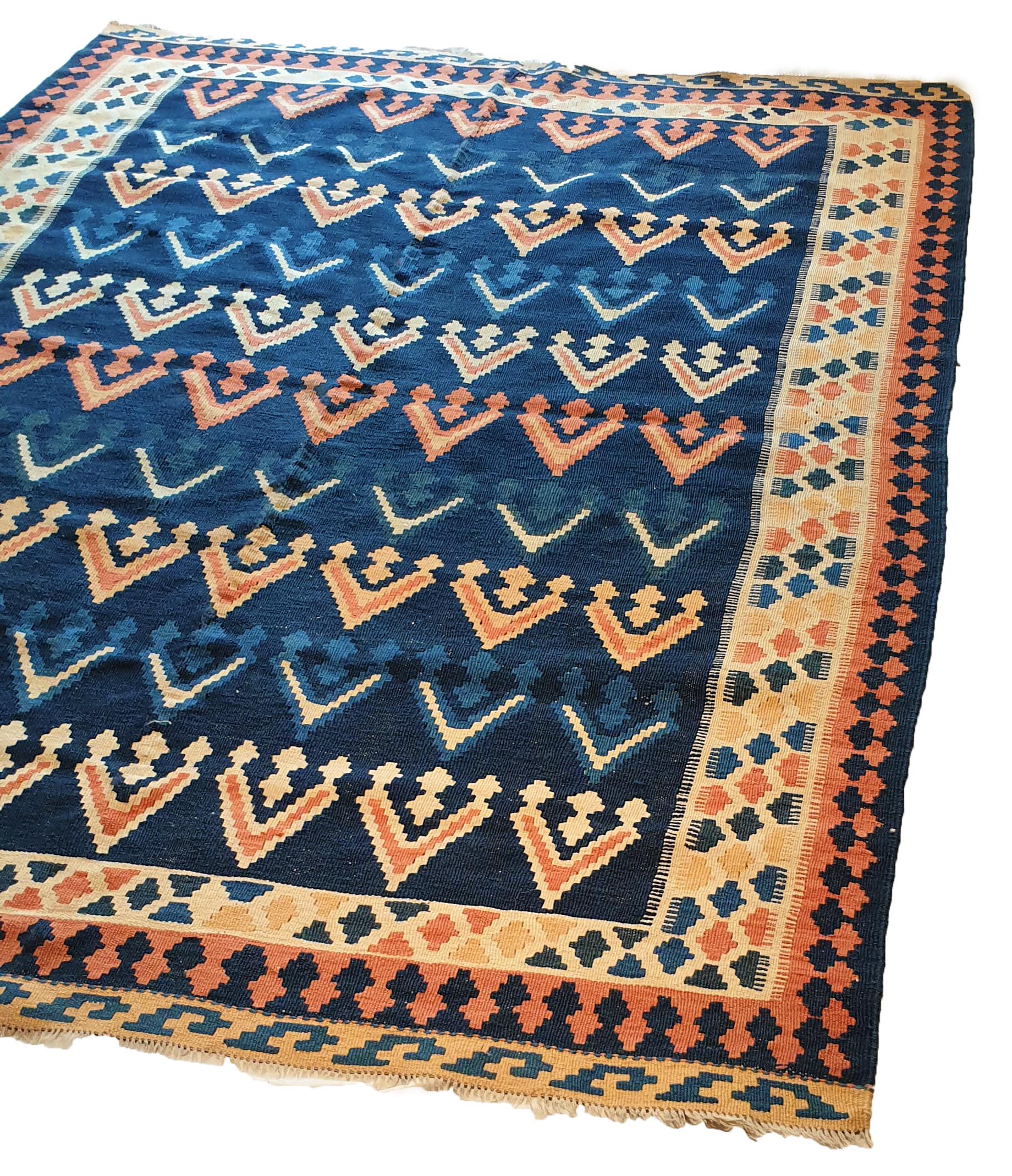 Hand knotted Kilim in orient.
High quality, beautiful graphics and remarkable finesse.
Perfect state of preservation.
Price negotiable and free delivery.

Measures: 210 cm x 165 cm.