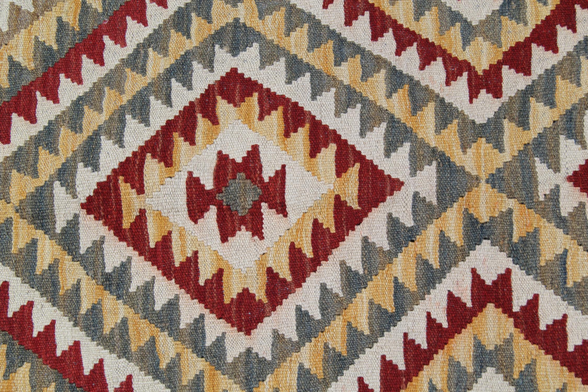 Oriental Kilims Green Cream Kilim Rugs Wool Area Rug Handwoven In Excellent Condition For Sale In Hampshire, GB