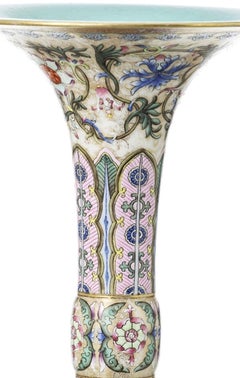 Oriental porcelain - Lotus vase
