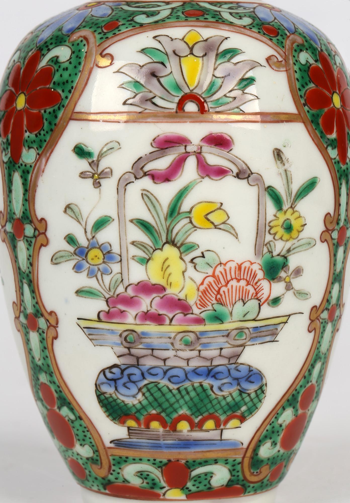 Orientalisch, Möglicherweise Samson Fein, von Hand verzierte Porzellanvase im Angebot 2