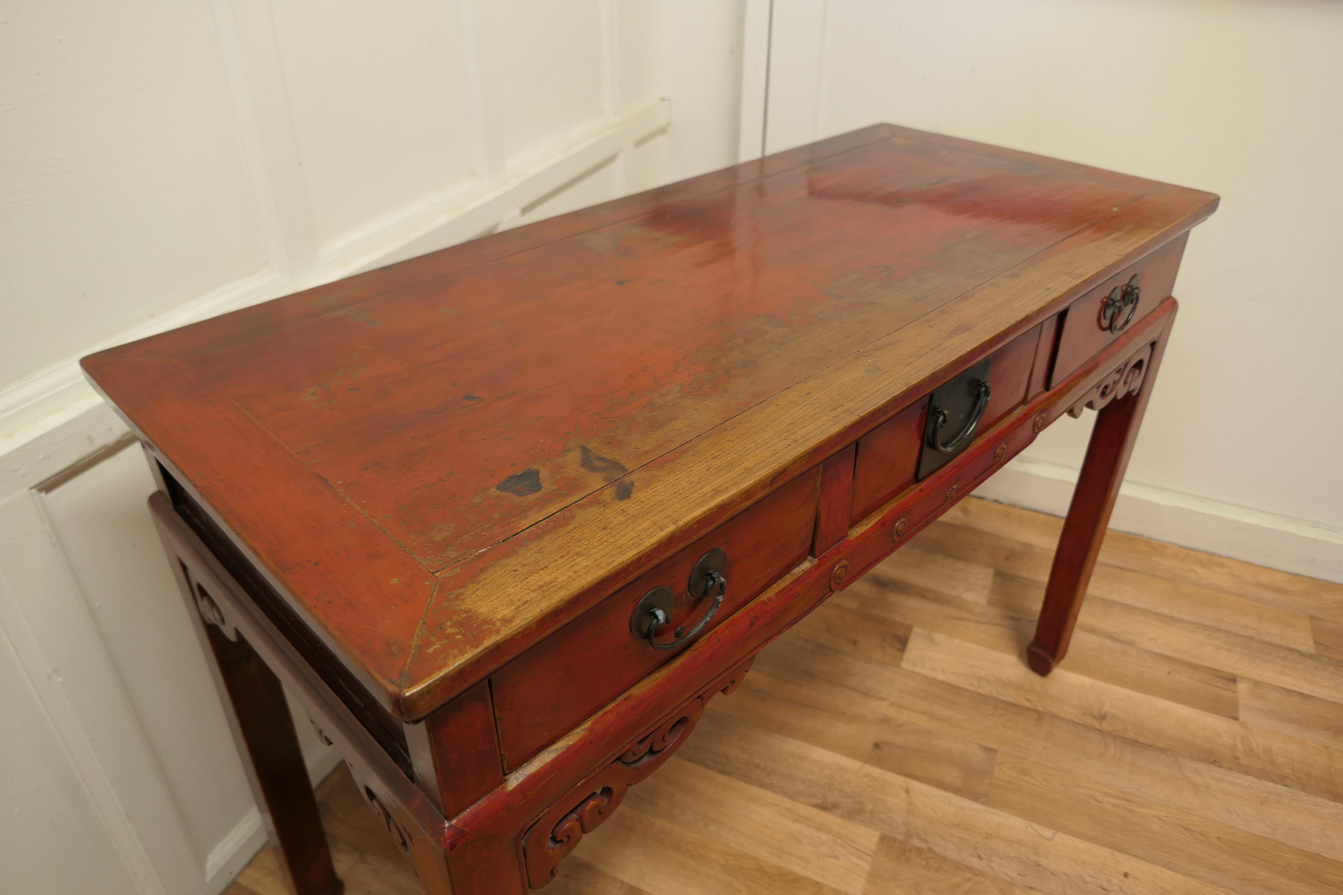 Oriental Red Lacquered Writing Table or Side Table   In Good Condition For Sale In Chillerton, Isle of Wight