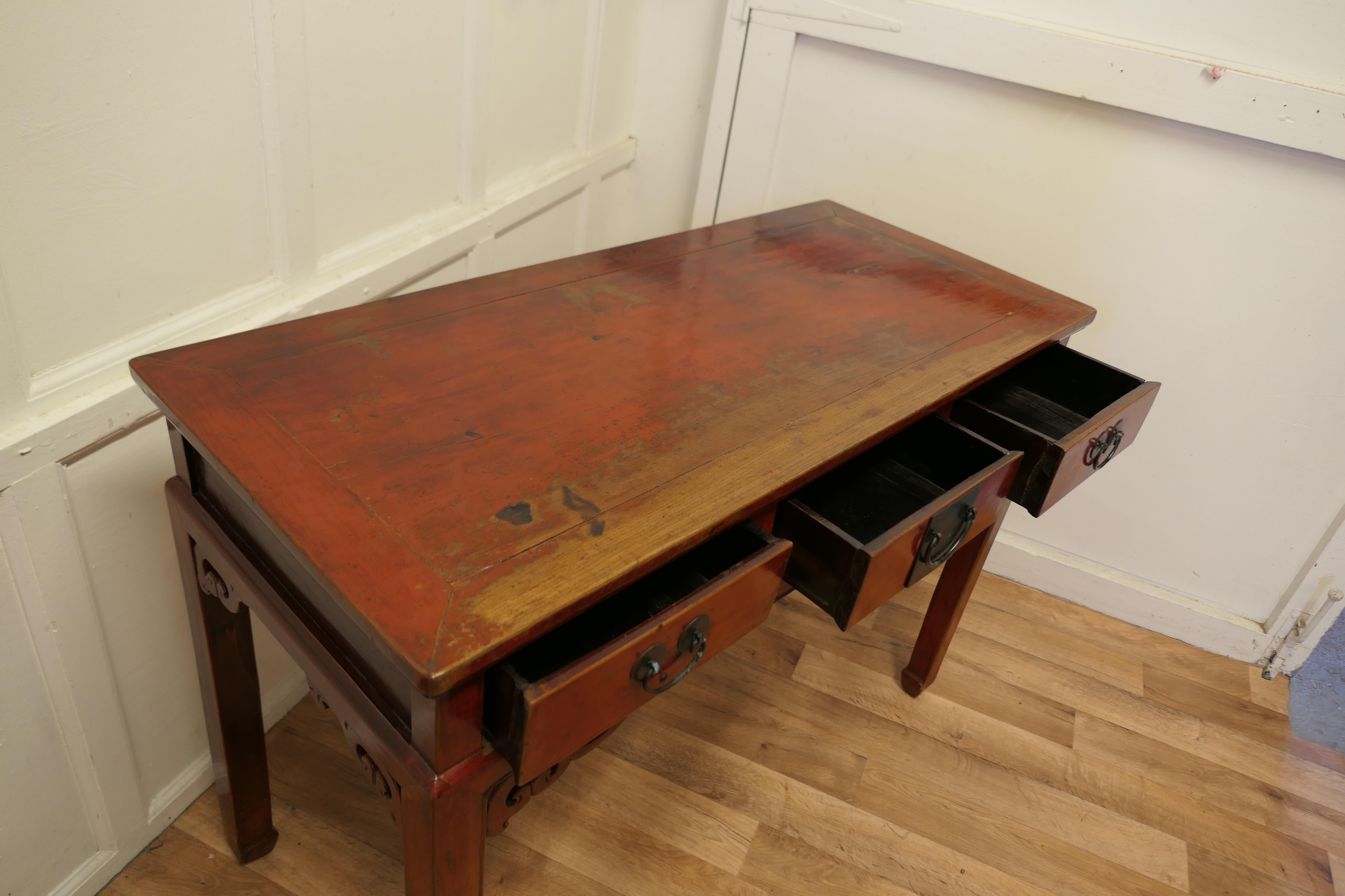 Oriental Red Lacquered Writing Table or Side Table   For Sale 1