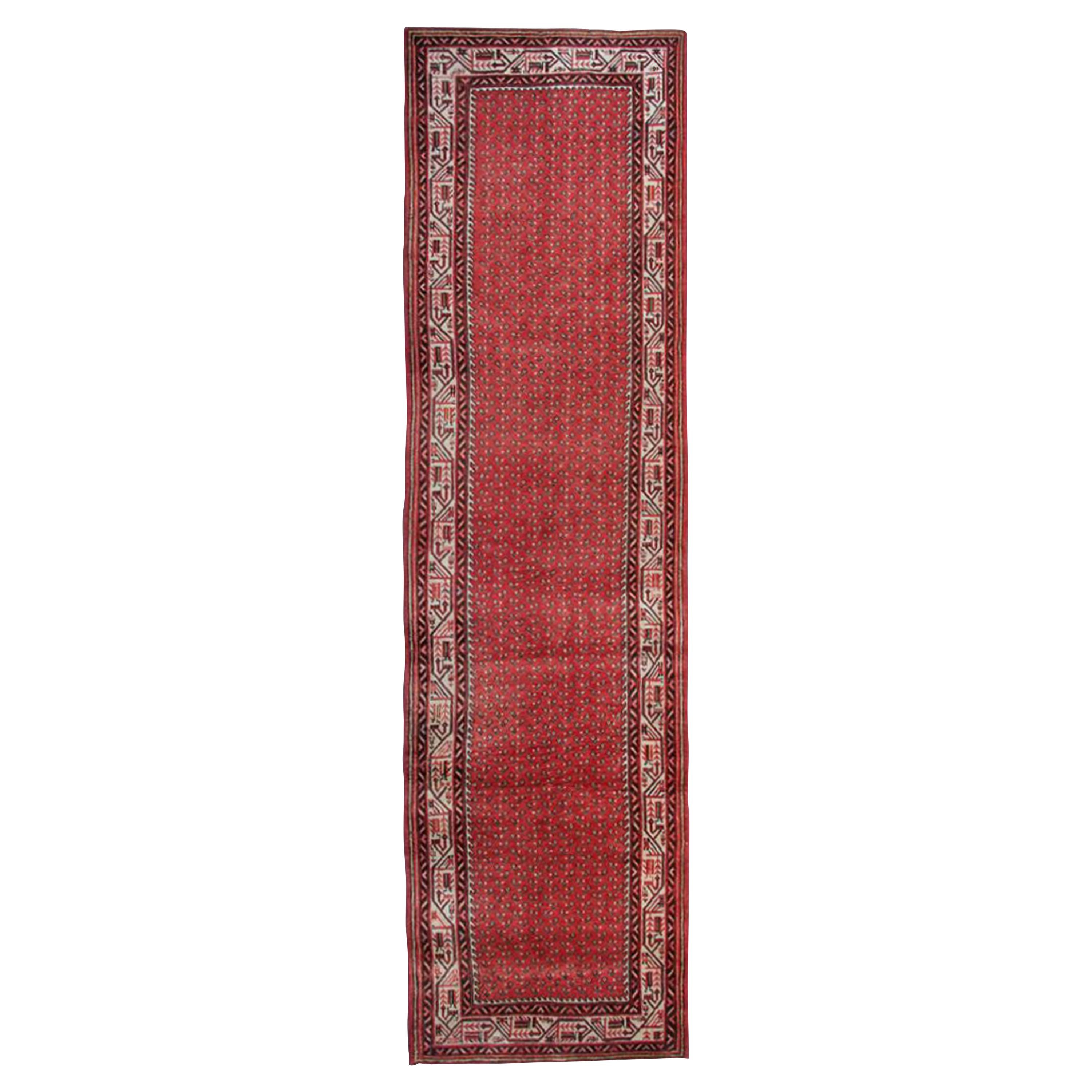 Tapis de couloir oriental rouge, tapis traditionnel long en laine fait à la main vintage en vente