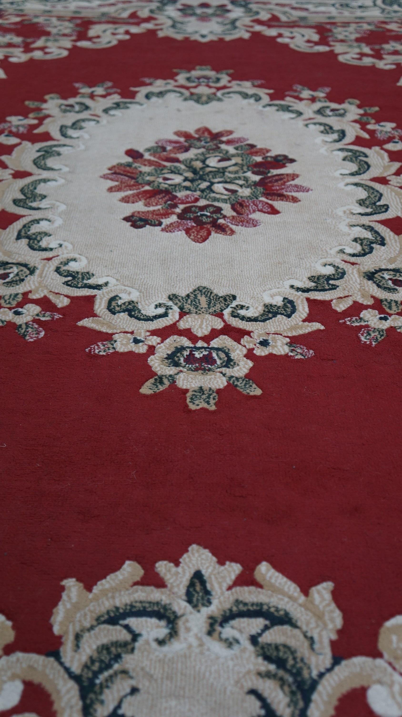 20ième siècle Tapis oriental rouge/beige et vert, 267 x 180 cm en vente