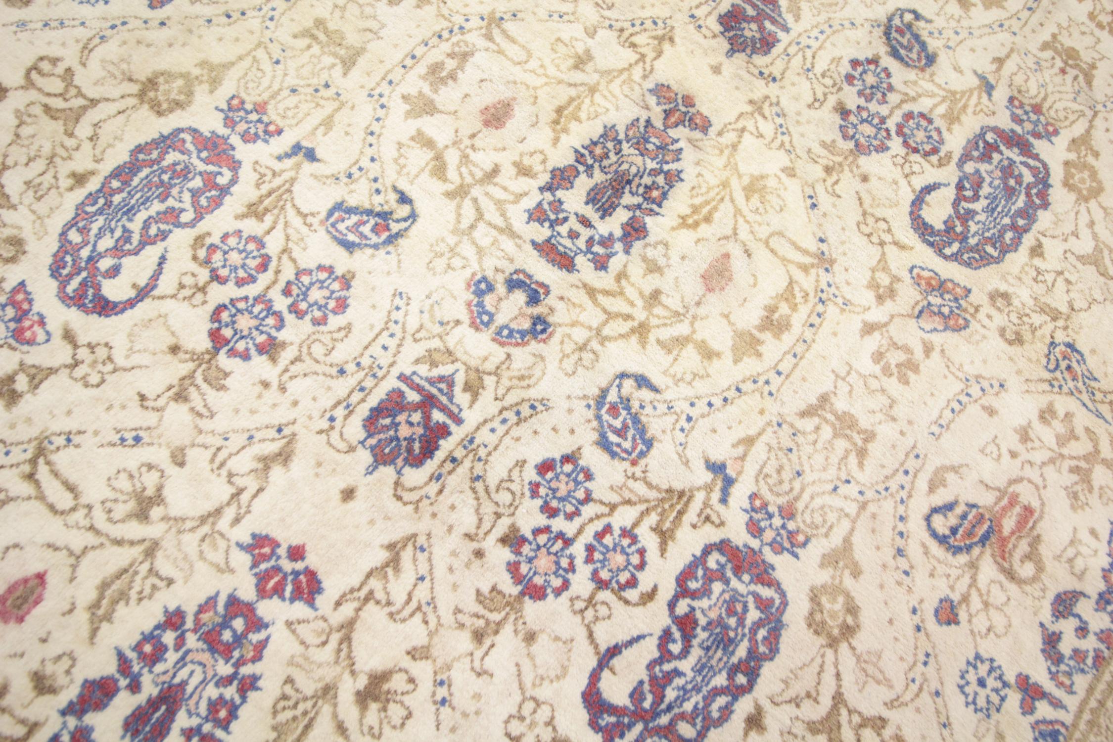 Türkischer Vintage-Teppich, handgefertigter Teppich, Wohnzimmerteppich aus cremefarbener Wolle (Handgeknüpft) im Angebot