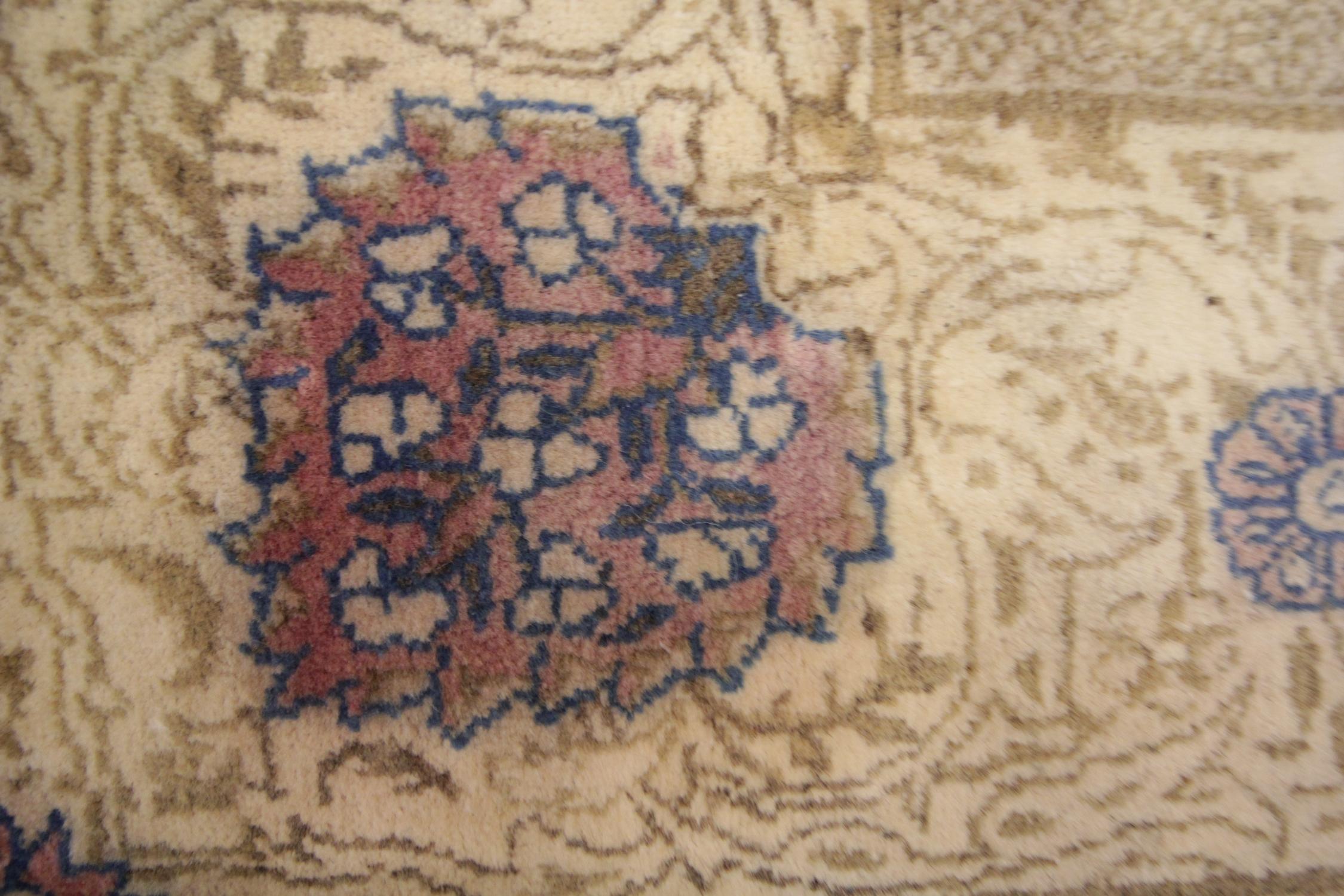 Tapis oriental fait main tapis turc vintage, tapis de salon en laine crème en vente 1