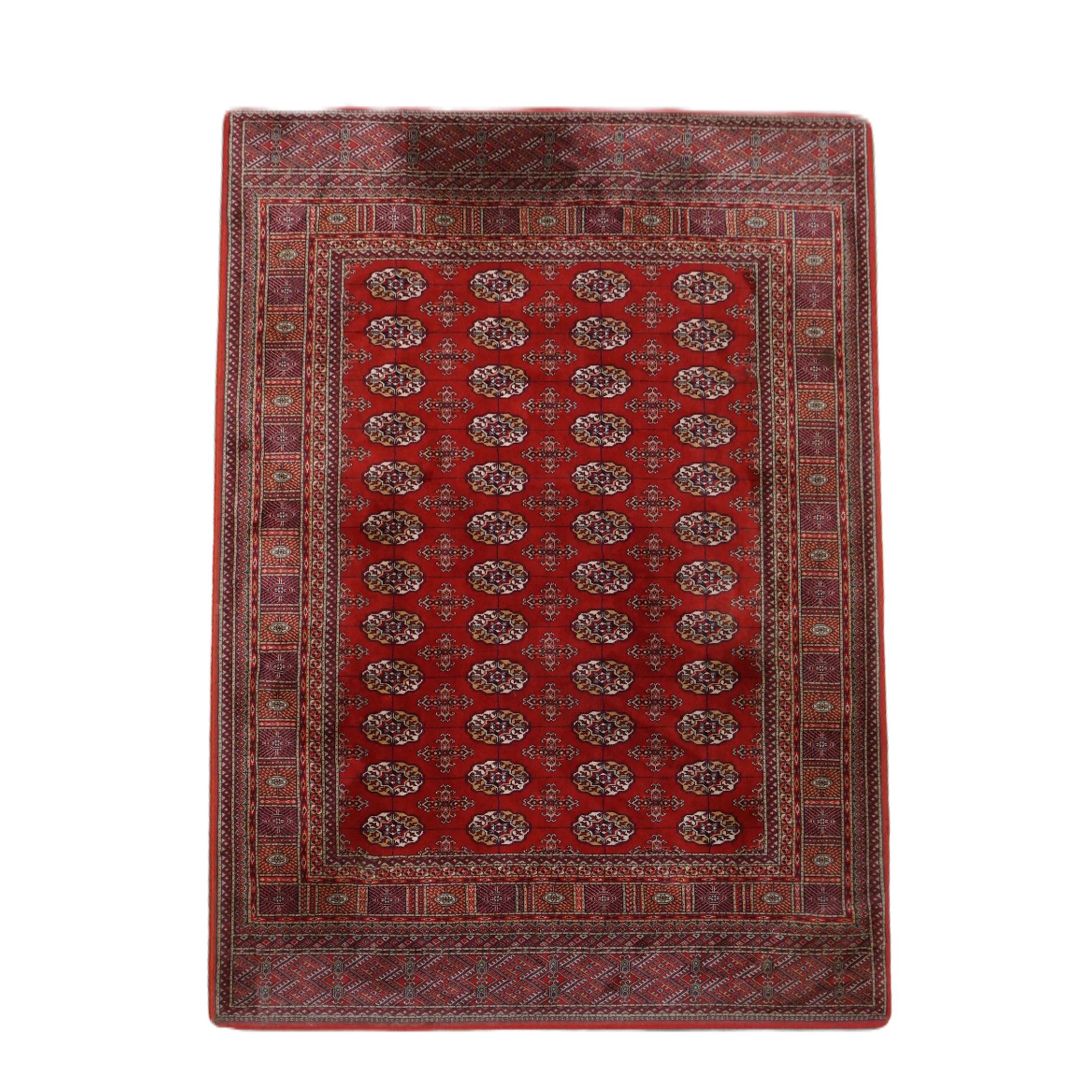 Offert ce tapis oriental dans des tons chauds à dominante rouge 240x170cm.

Faites briller votre intérieur avec ce magnifique tapis. Il a de belles couleurs et de beaux détails. Ces types de tapis ne sont pas seulement appréciés dans le salon, mais