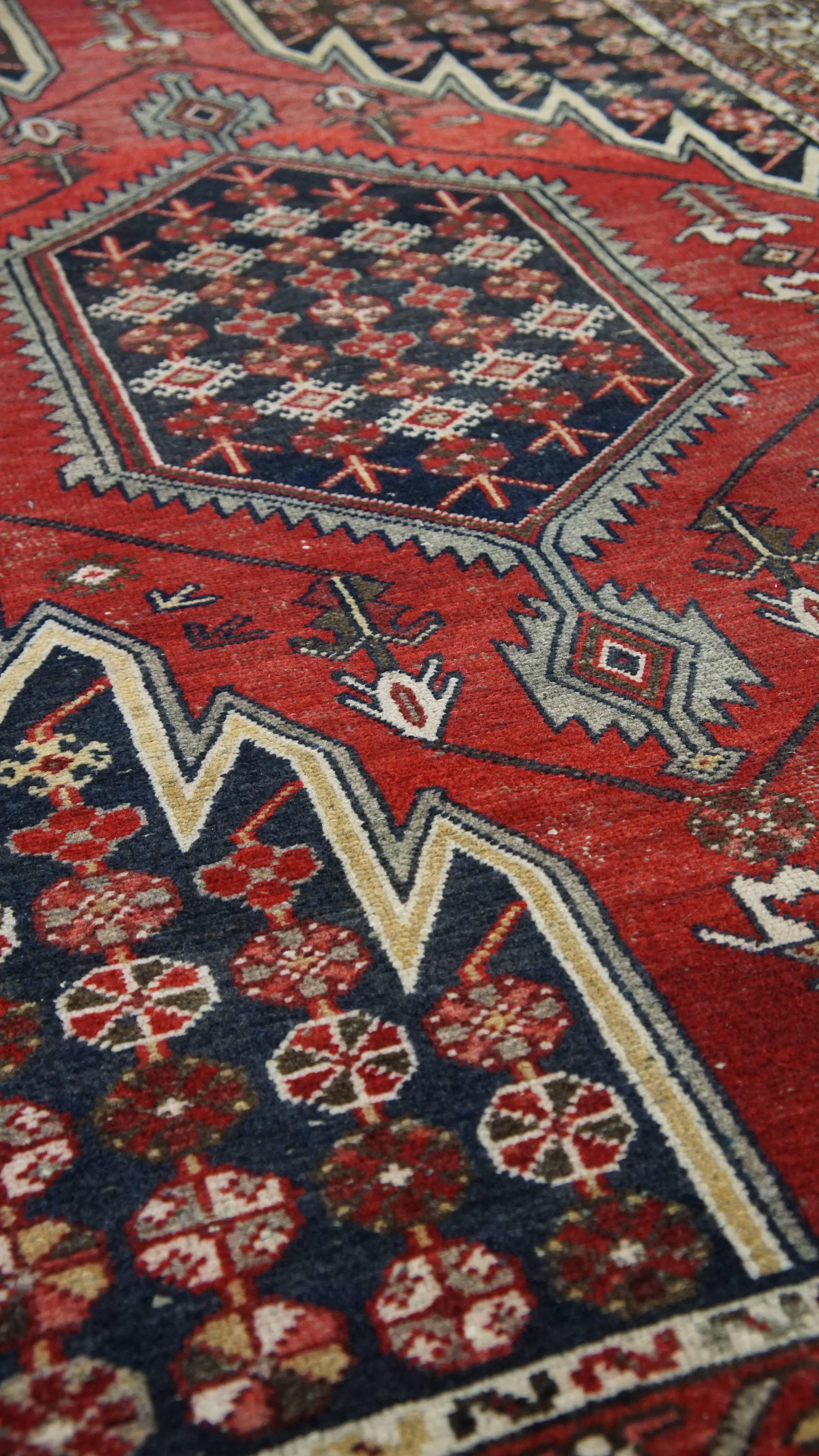 Coton Tapis d'Orient avec joli motif dans des nuances rouges et bleues 197 x134 cm en vente