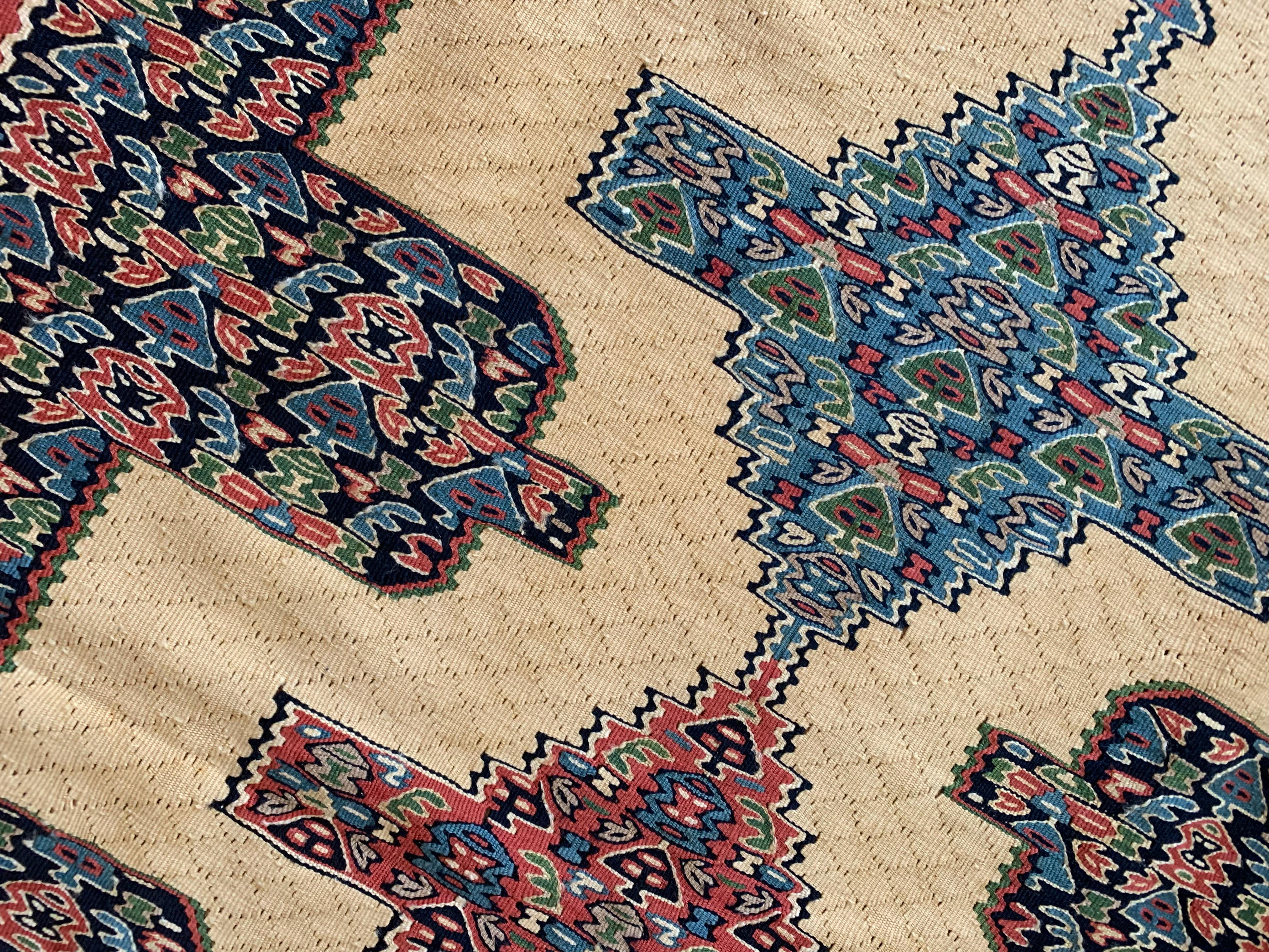 Orientteppiche Flachgewebe Kilims Handgefertigt Teppich Blau Beige Wolle Kilim (Stammeskunst) im Angebot