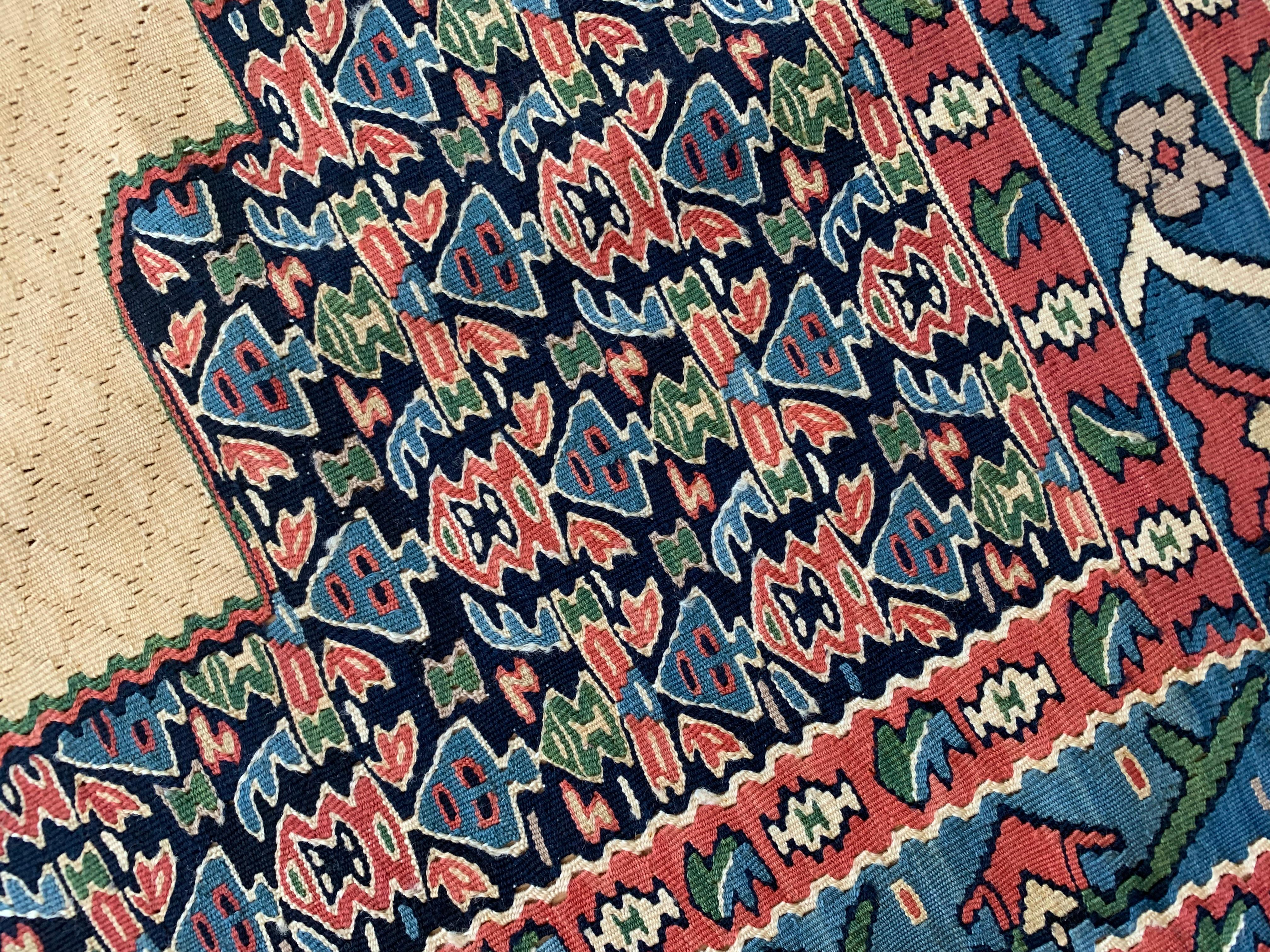 Orientteppiche Flachgewebe Kilims Handgefertigt Teppich Blau Beige Wolle Kilim (Pflanzlich gefärbt) im Angebot