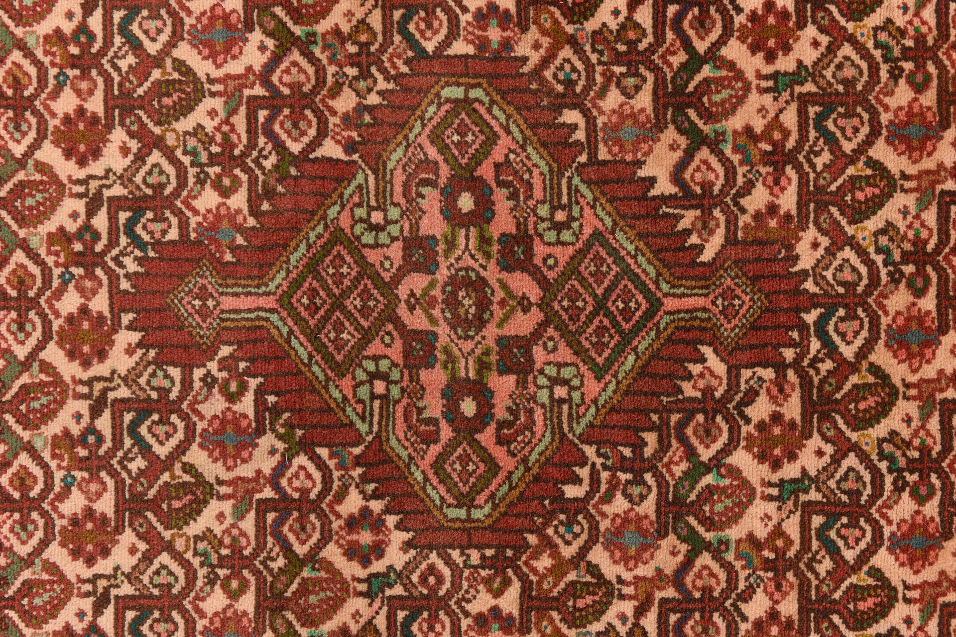 Oriental Runner Carpet In Excellent Condition For Sale In Alessandria, Piemonte