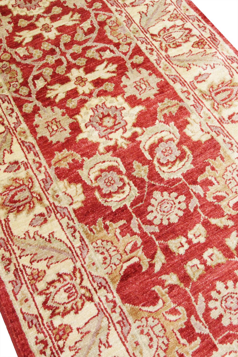 Oriental Runner Rug, Handmade Long Hallway Carpet / Stairway Rug In Excellent Condition For Sale In Wembley, GB