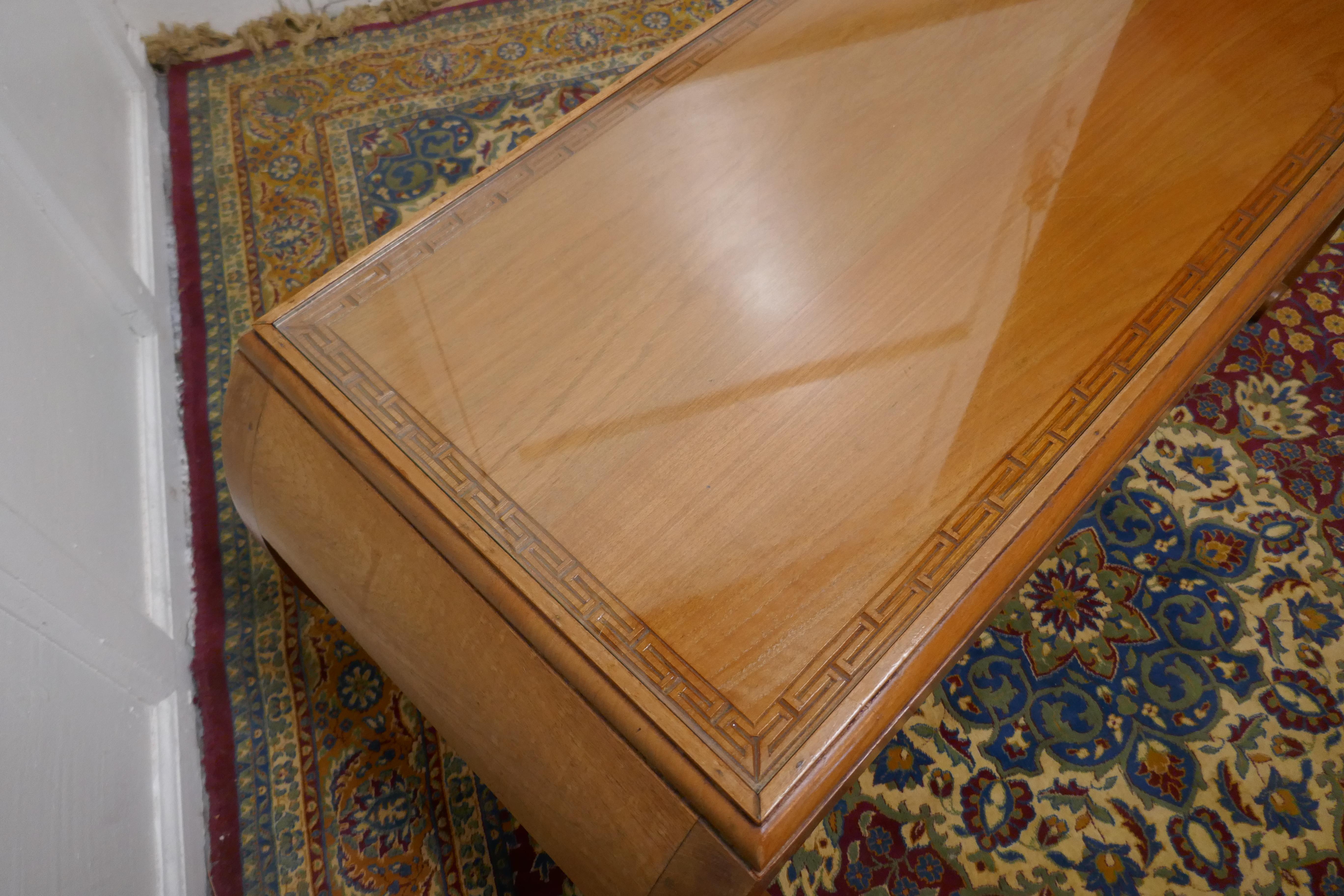 Orientalischer niedriger Tisch aus satiniertem Nussbaumholz, Couchtisch im Zustand „Gut“ im Angebot in Chillerton, Isle of Wight
