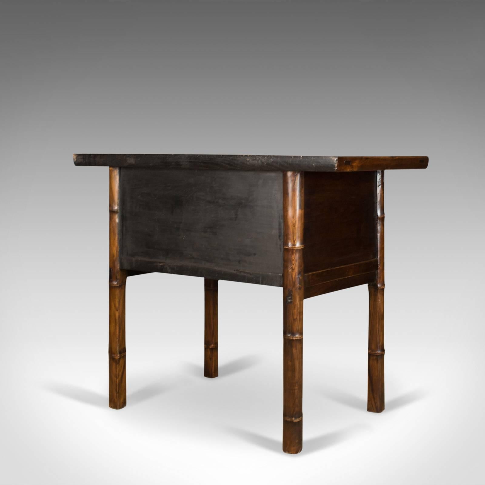 Chinois Table d'appoint orientale, meuble de rangement chinois en orme, fin du 20ème siècle en vente