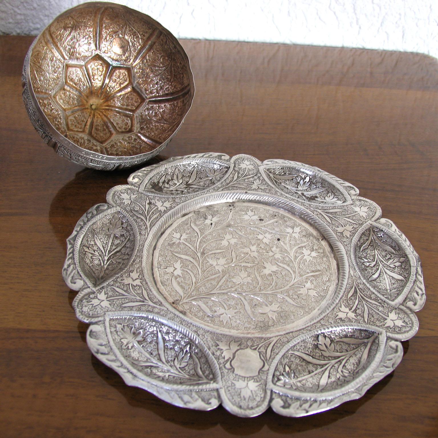 Oriental Silver Round Plate with Cover in Repoussé Technique For Sale 3