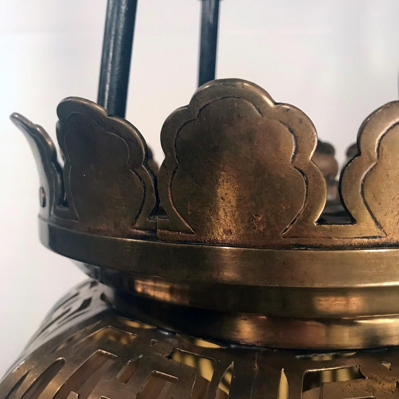 Oriental Style Brass Lantern  In Good Condition For Sale In Montreal, QC
