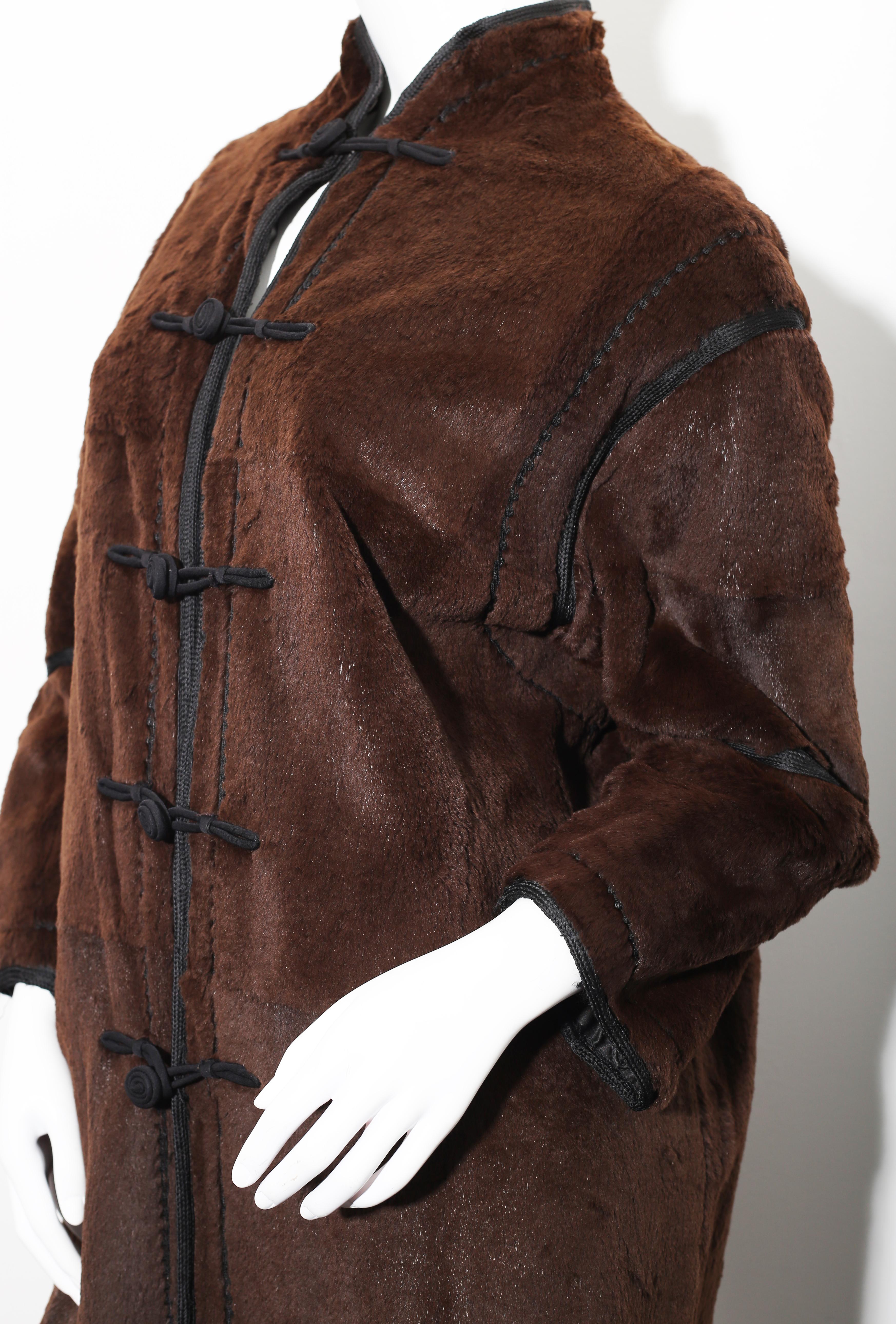 Armani - Style oriental marron  Manteau en cuir avec garnitures en soie blac Excellent état - En vente à  Bilbao, ES