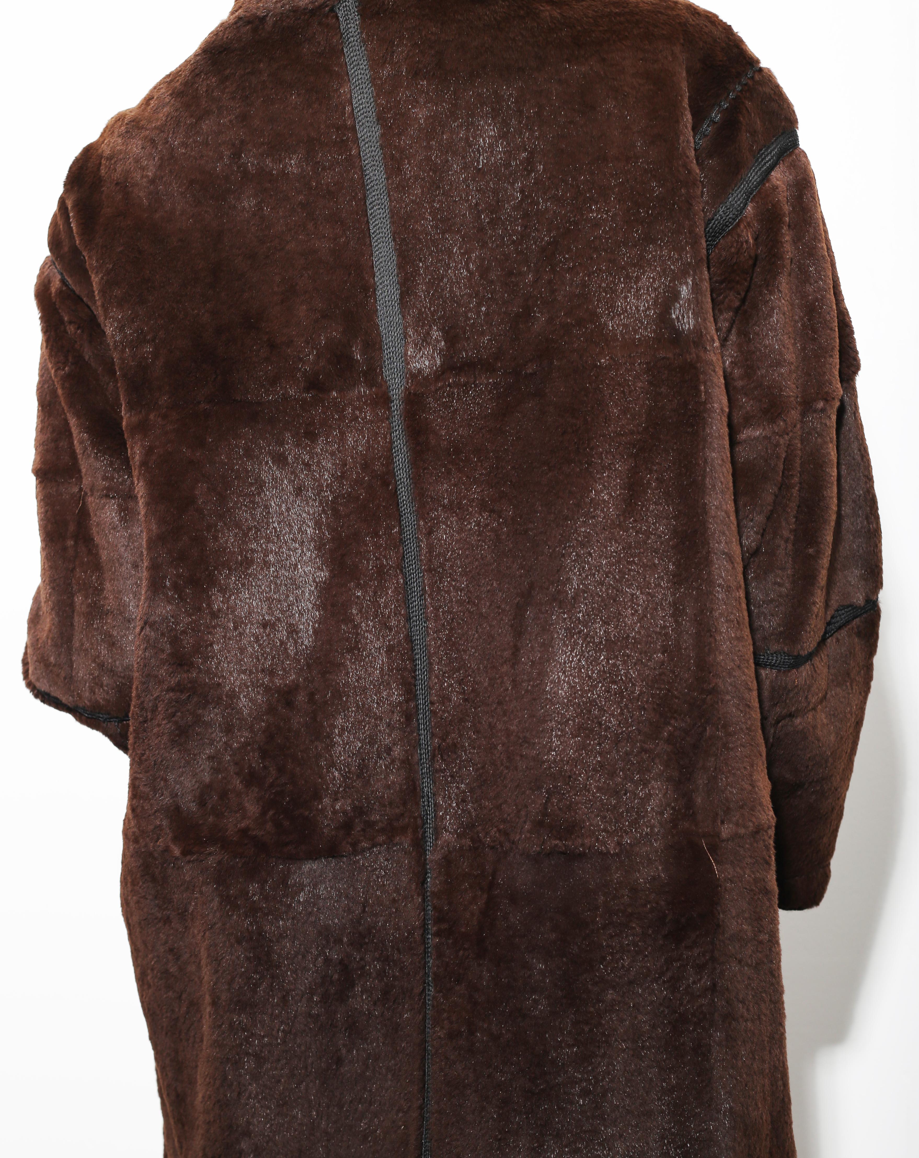 Armani - Style oriental marron  Manteau en cuir avec garnitures en soie blac en vente 1