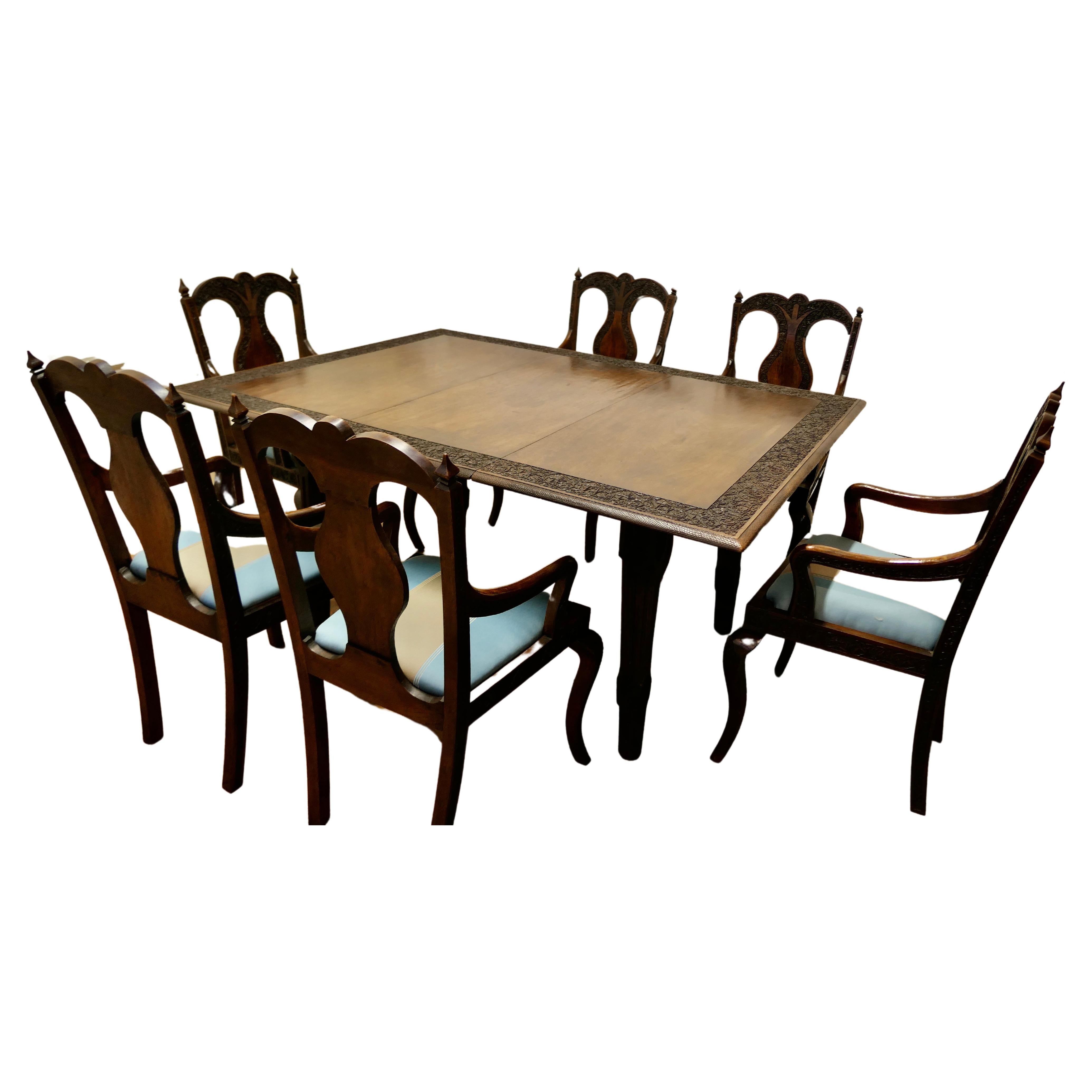 Table de salle à manger sculptée de style oriental et 6 chaises  