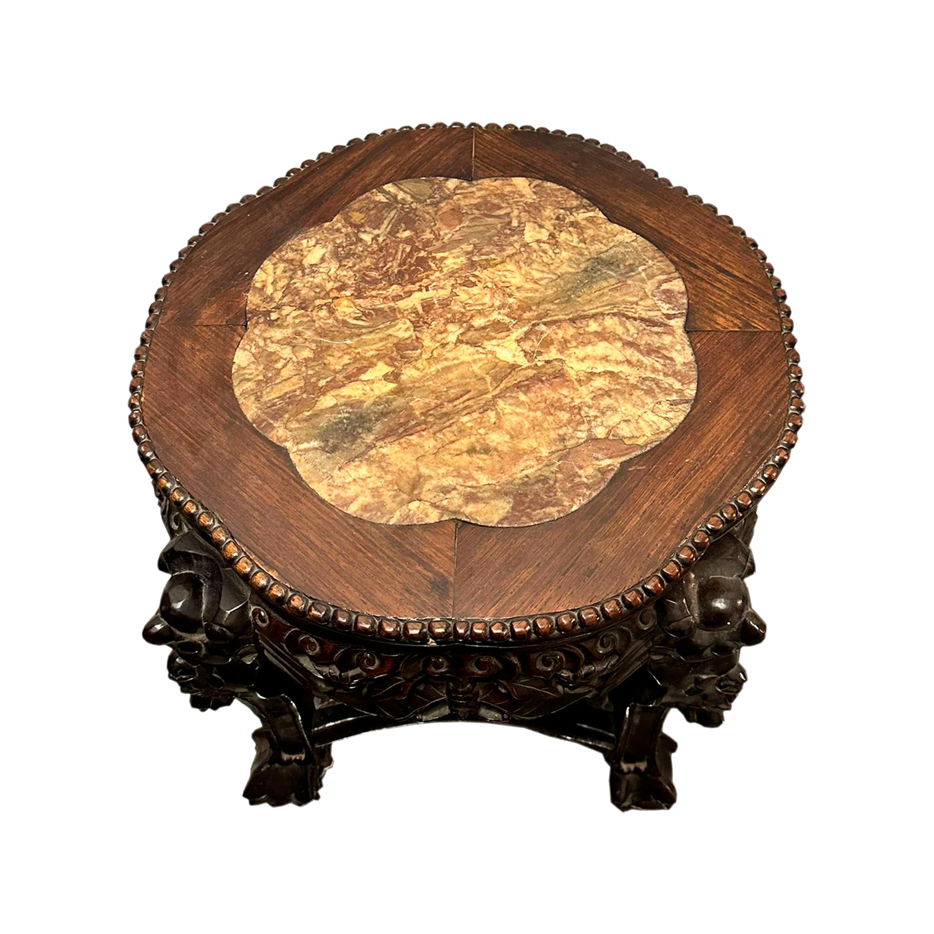 Beistelltisch im orientalischen Stil, England, 19. Jahrhundert. (Holz) im Angebot