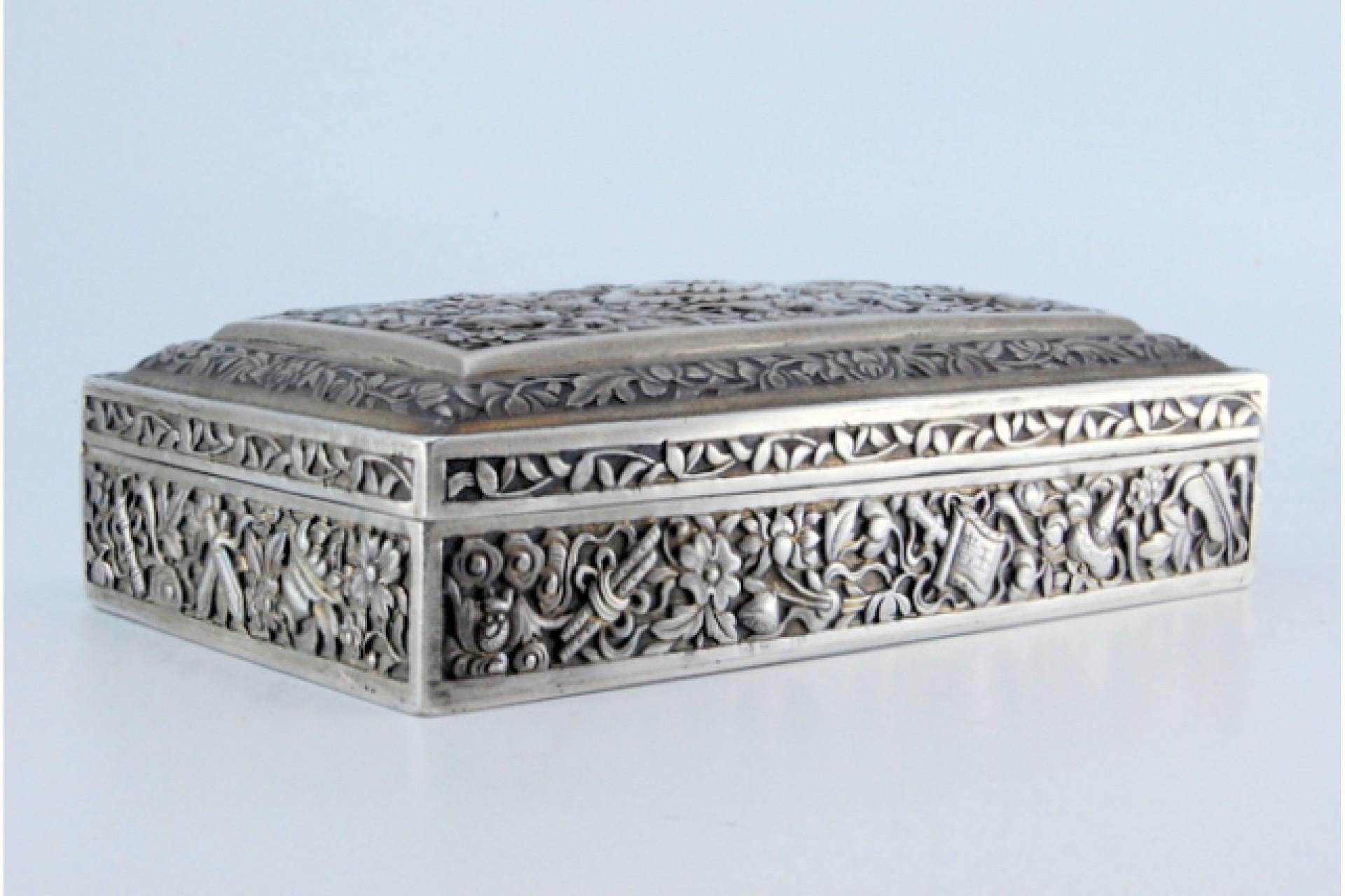 European Oriental-style silver jewelry box with raised plant motifs and hinge For Sale