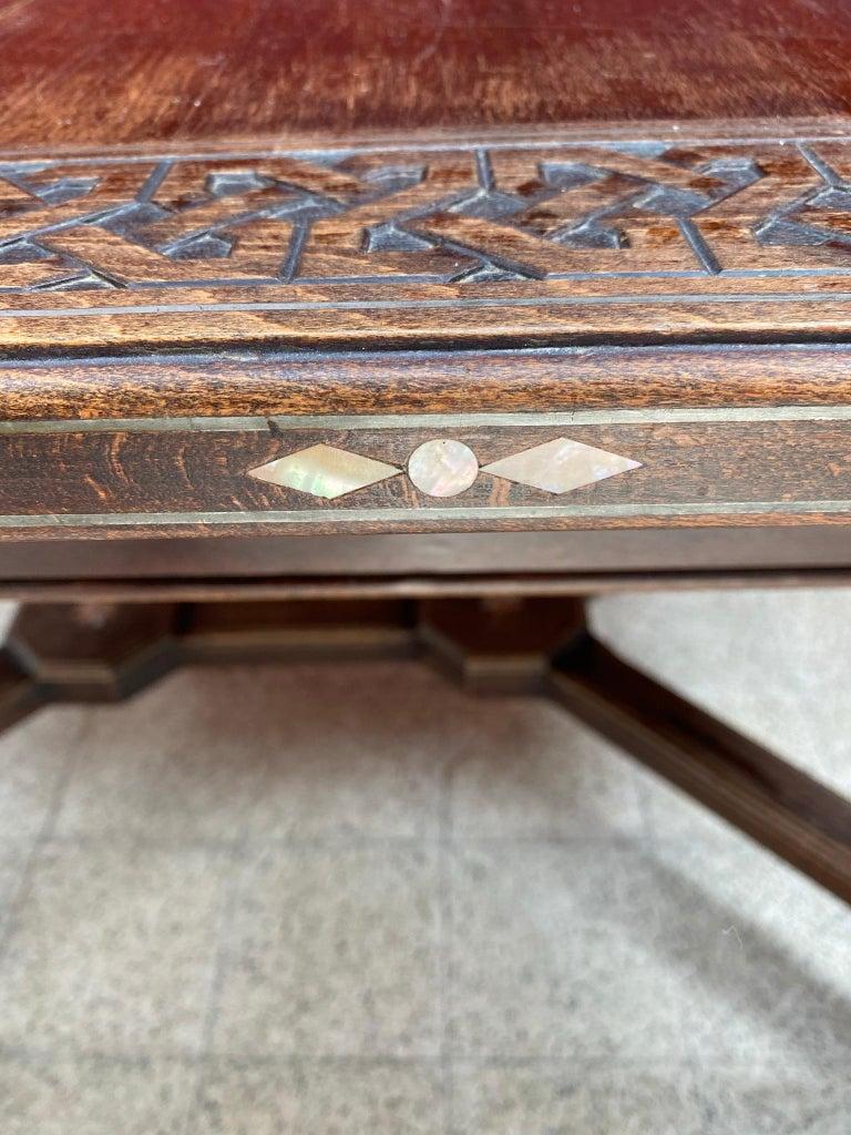Tavolo in stile orientale in Wood Wood intagliato, con intarsi in osso, 1880 in vendita 3
