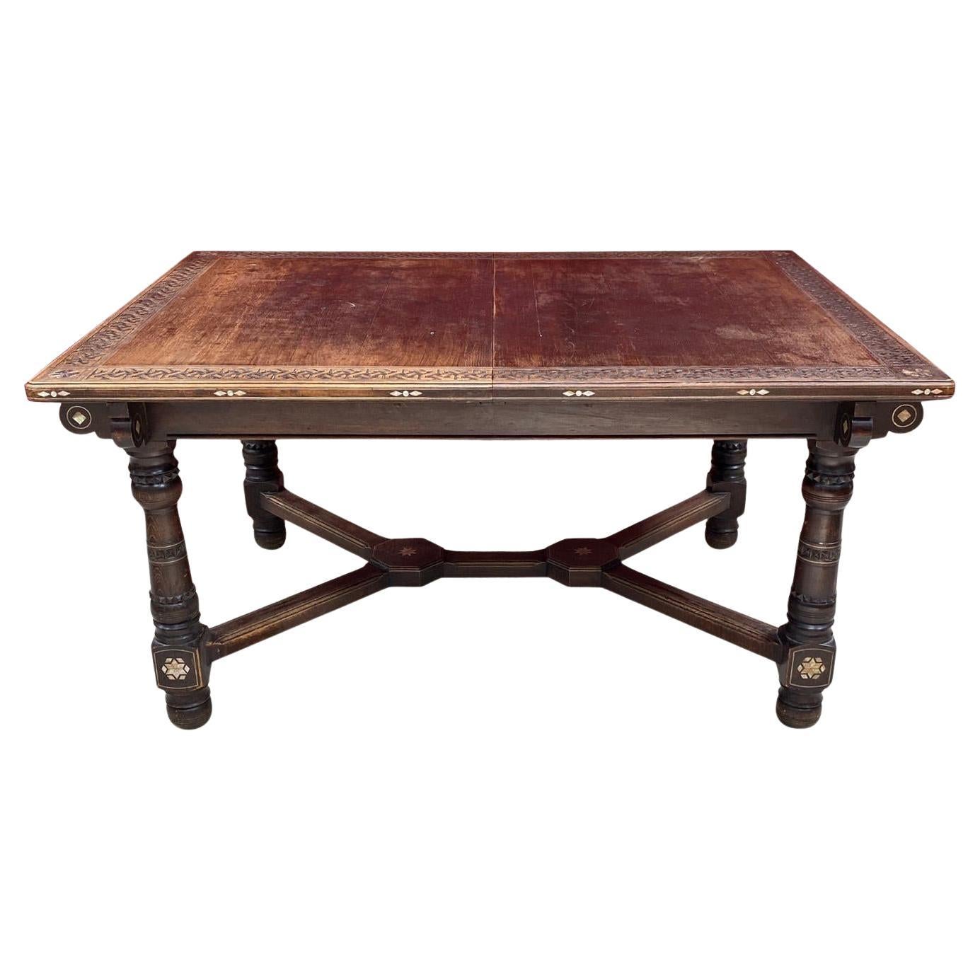 Tavolo in stile orientale in Wood Wood intagliato, con intarsi in osso, 1880 in vendita