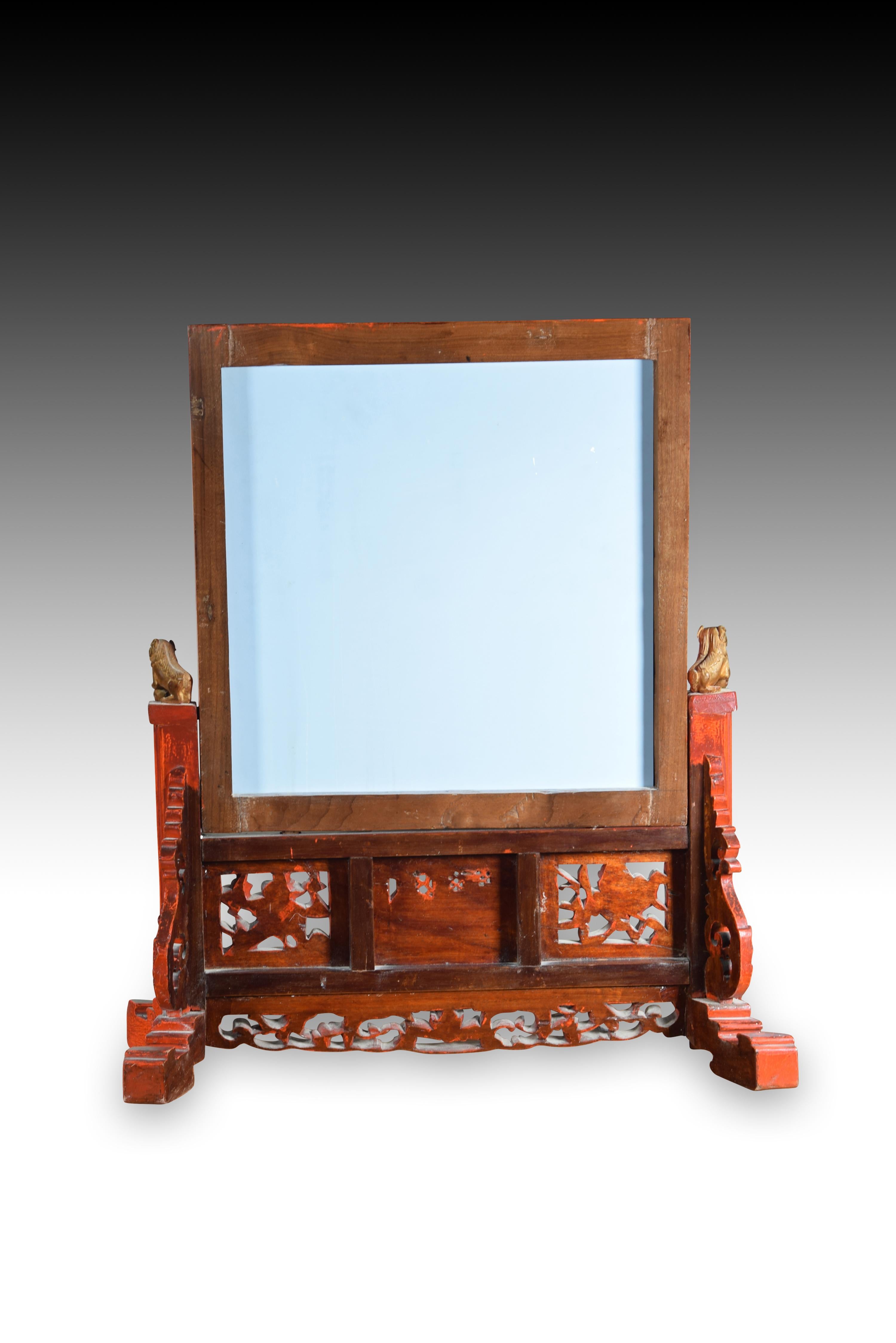 Other Oriental table mirror. Carved wood. China, 19th century.  For Sale