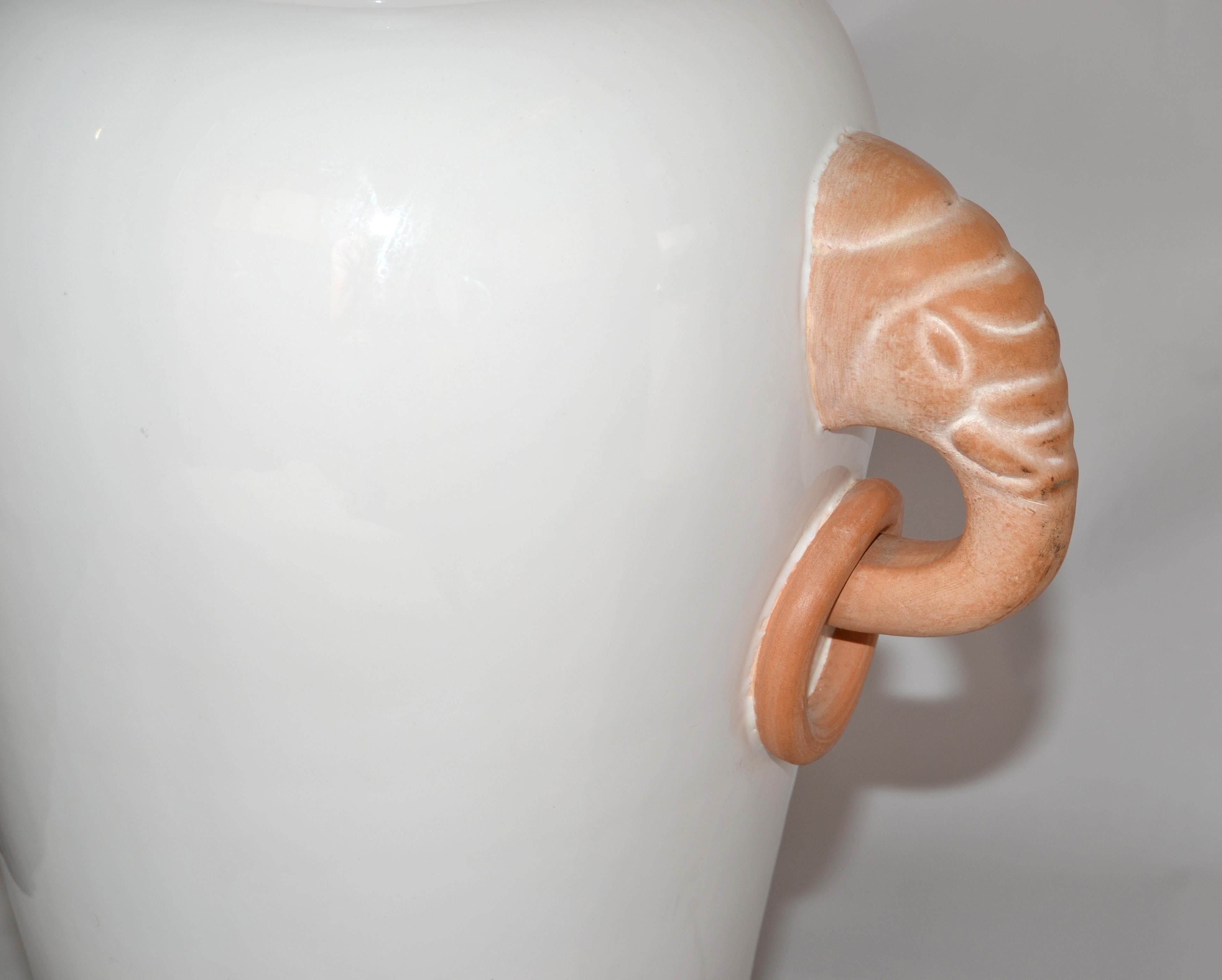 Orientalische Terrakotta- Ingwerglas-Tischlampe mit Elefantengriffen aus Hollywood Regency im Angebot 4