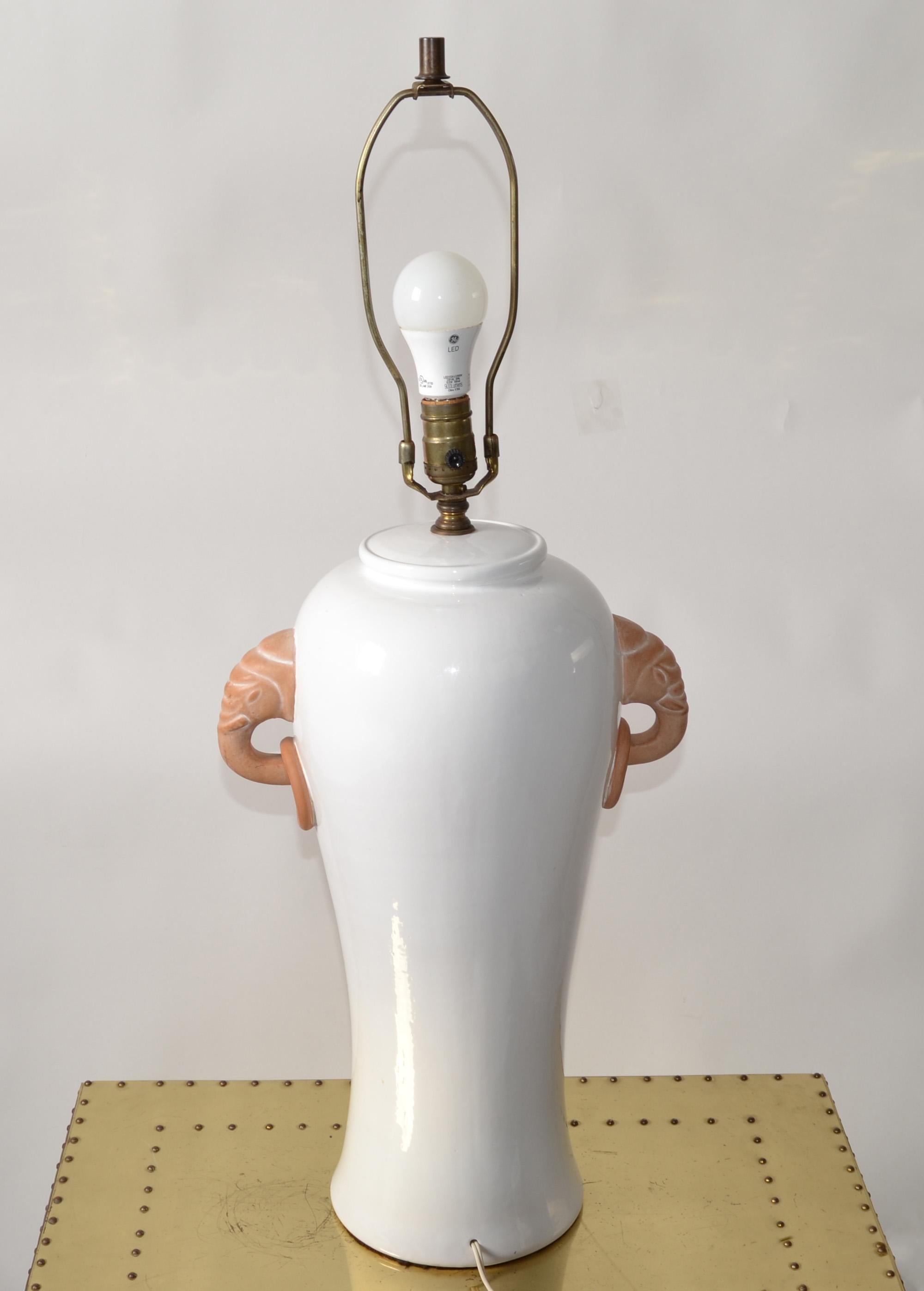 Orientalische Terrakotta- Ingwerglas-Tischlampe mit Elefantengriffen aus Hollywood Regency im Angebot 6