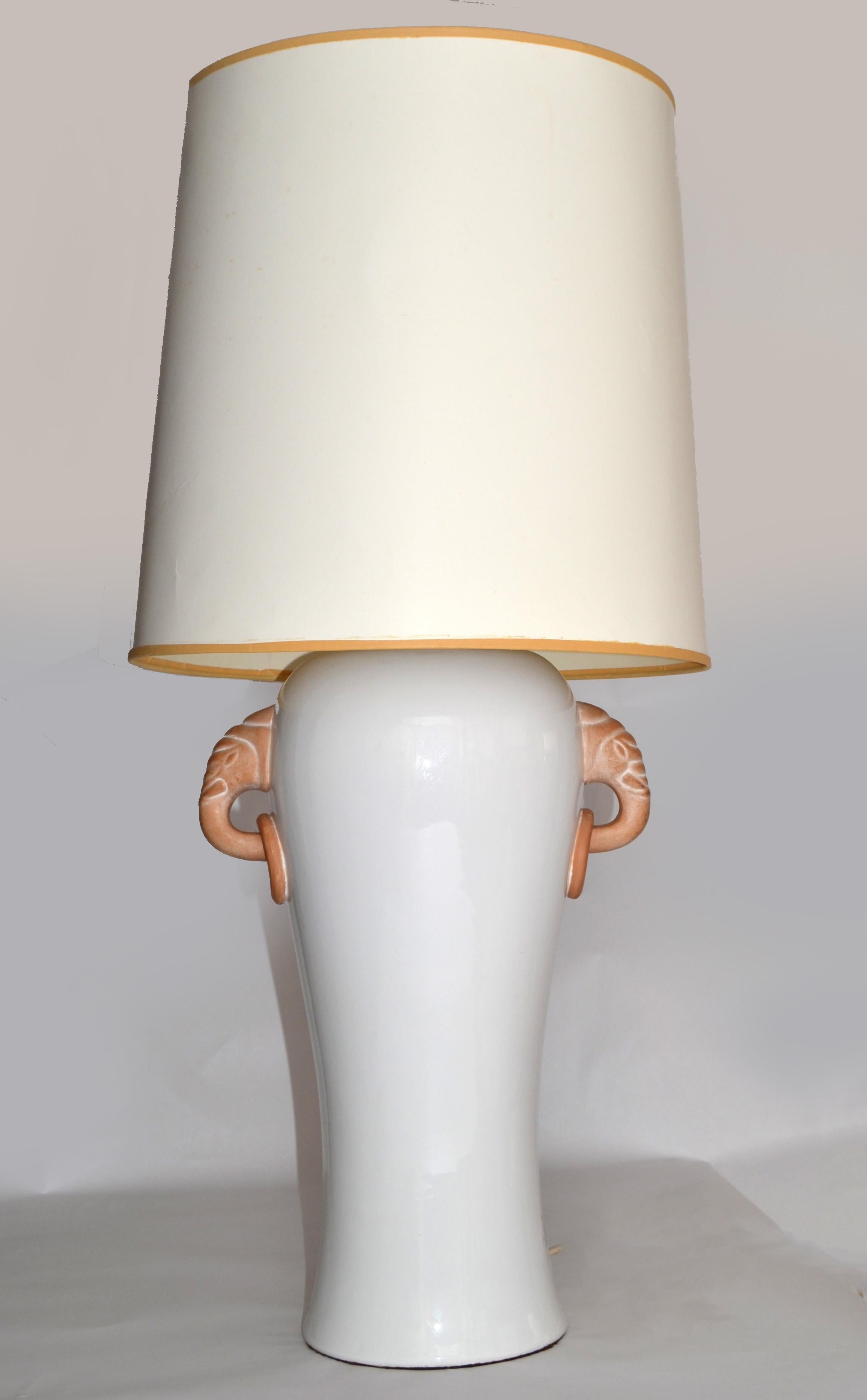 Orientalische Terrakotta- Ingwerglas-Tischlampe mit Elefantengriffen aus Hollywood Regency im Angebot 9